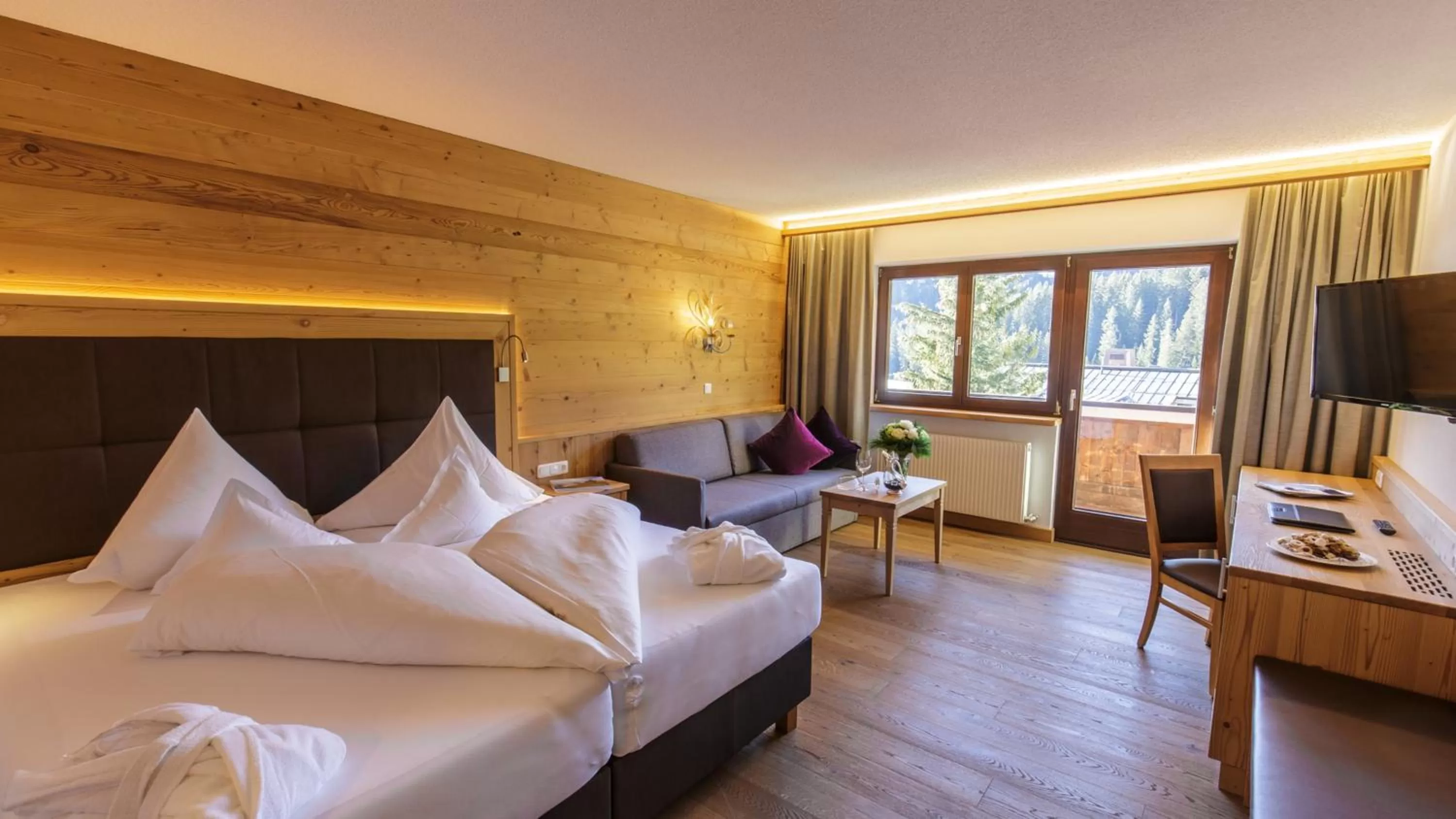 Photo of the whole room, Bed in Hotel Plattenhof