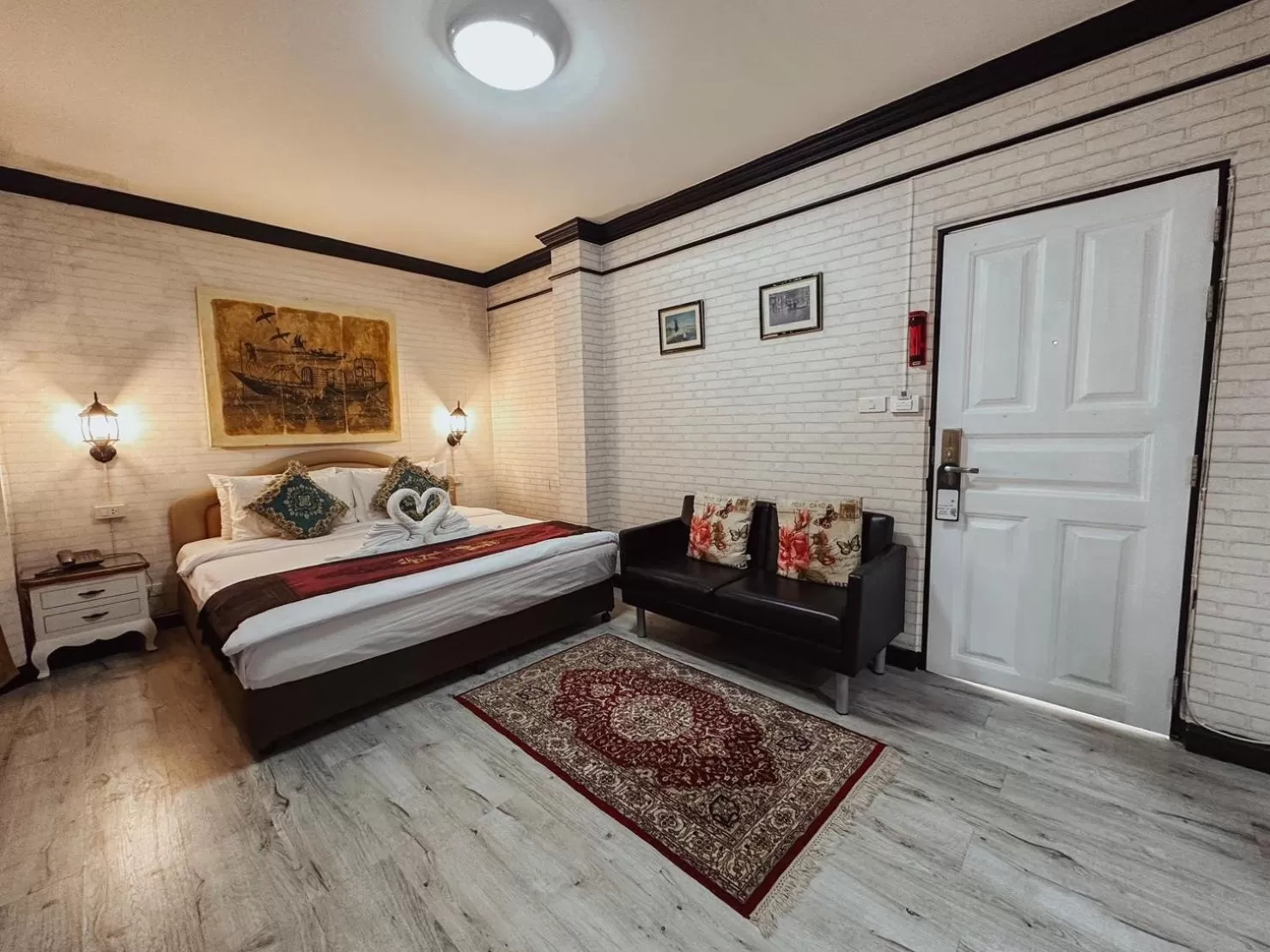 Photo of the whole room, Bed in Hotel De Khuvieng