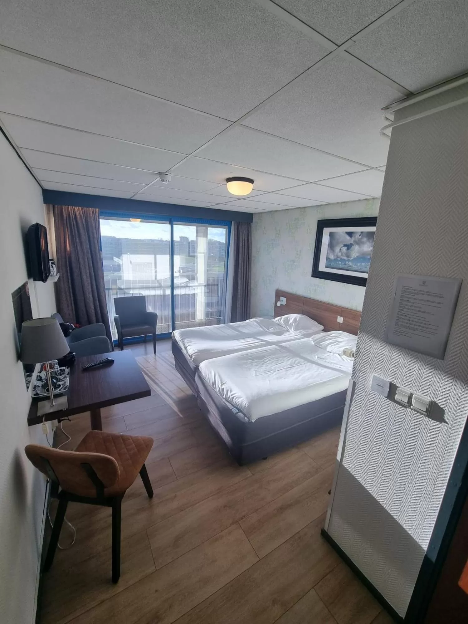 City view, Bed in Eemshotel