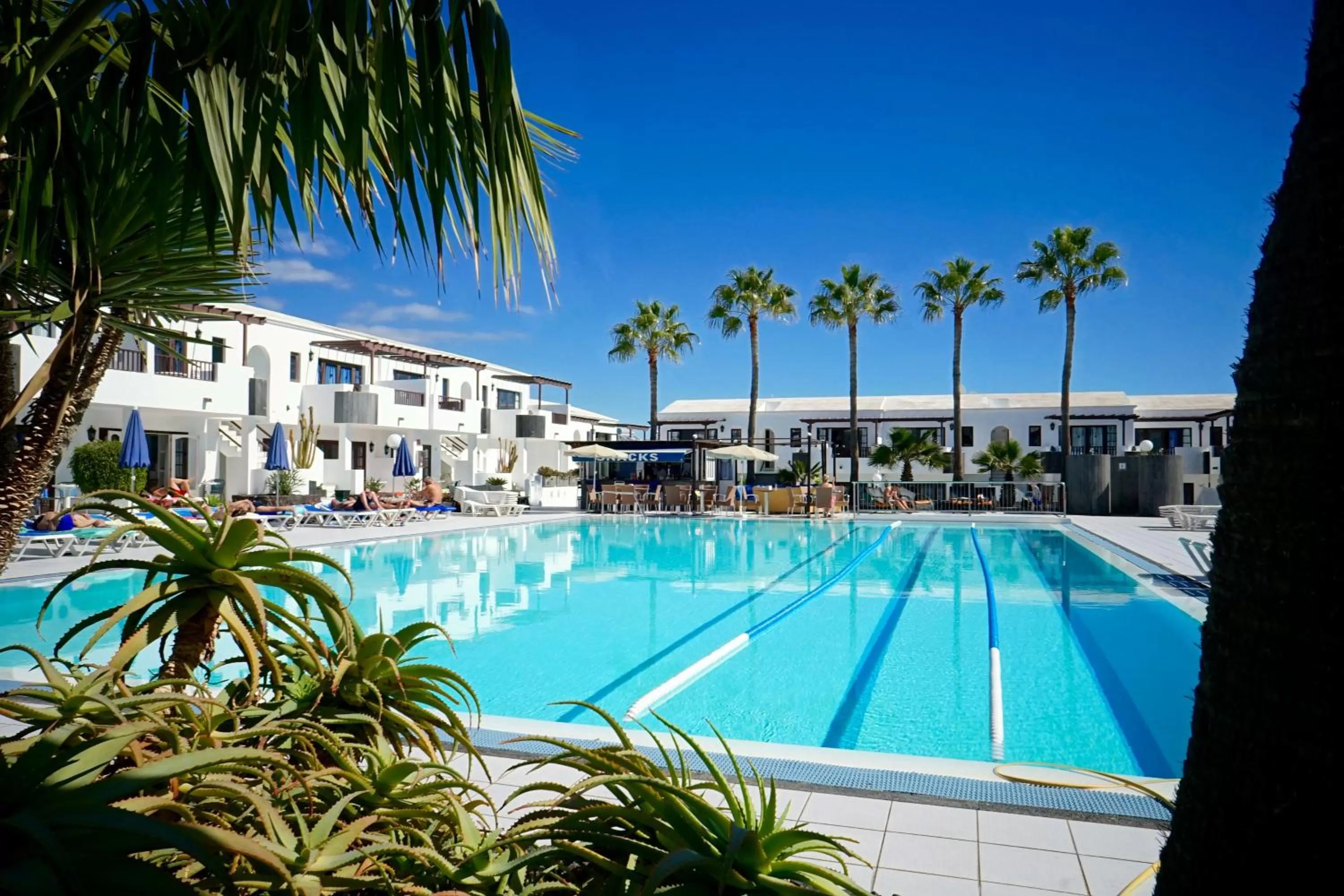 Swimming pool in Plaza Azul