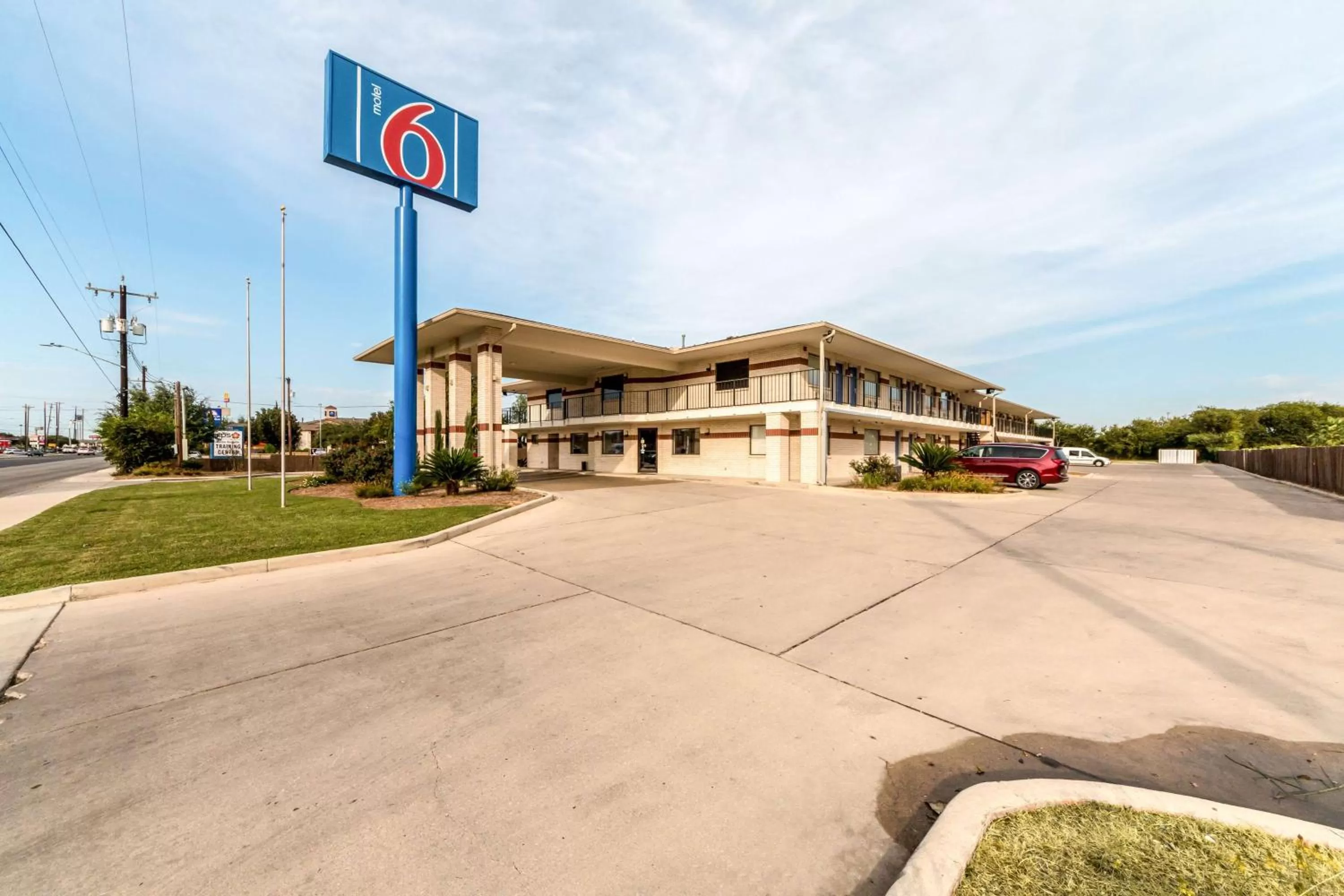Property building in Motel 6-San Antonio, TX - South WW White Rd