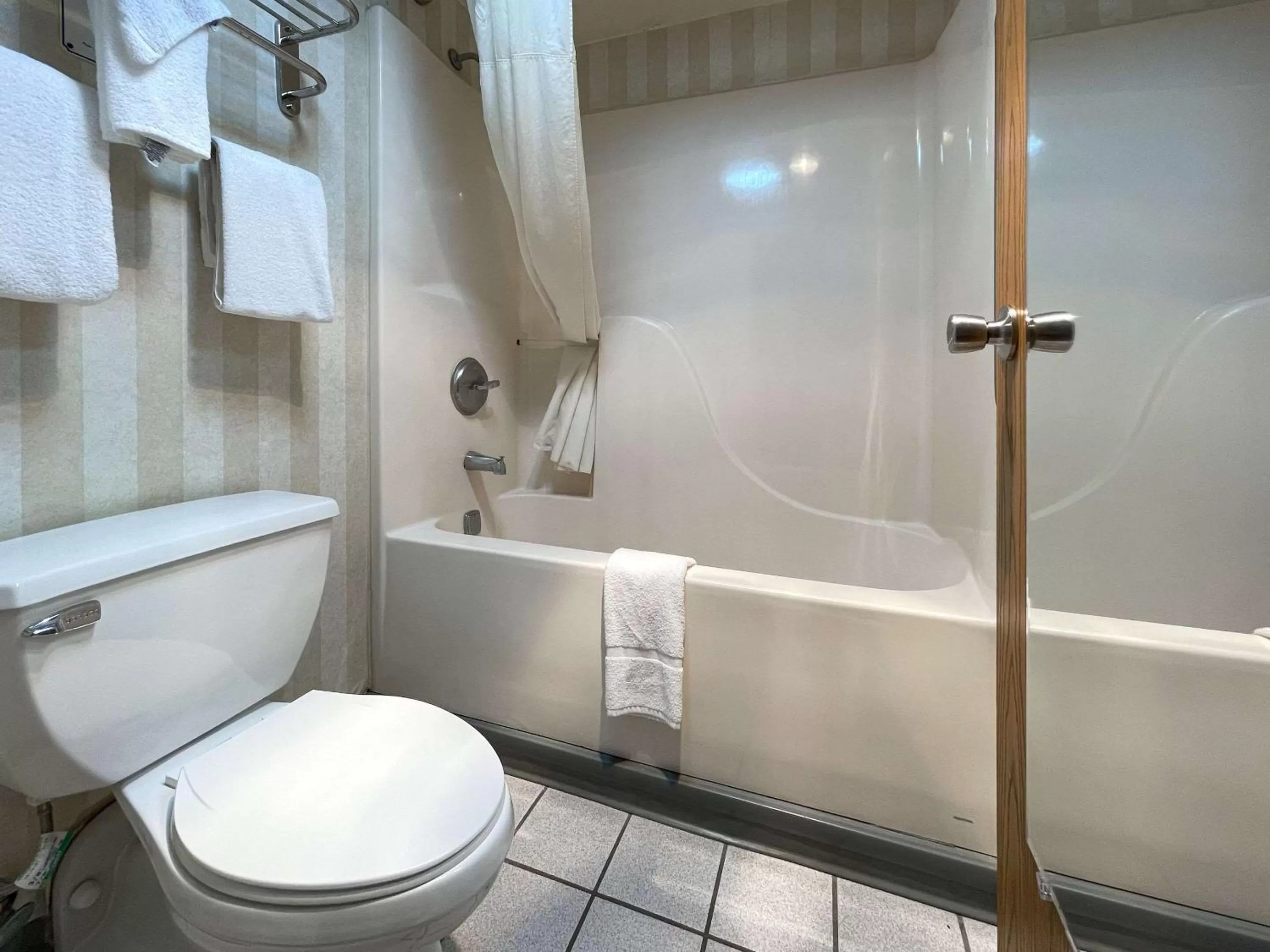 Bathroom in Quality Inn & Suites Gibsonia - Pittsburgh North