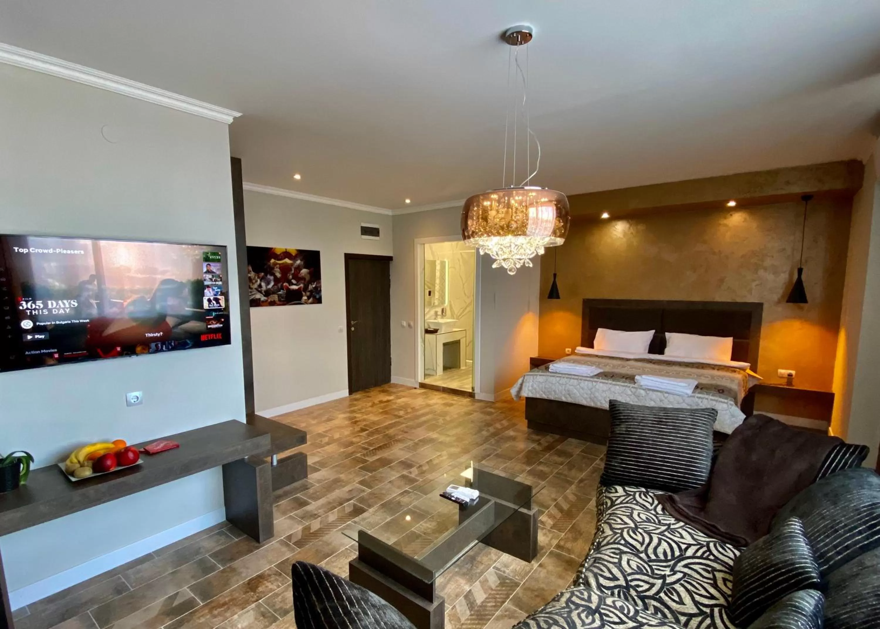 Communal lounge/ TV room, Bed in Luxury Apartments Ivon