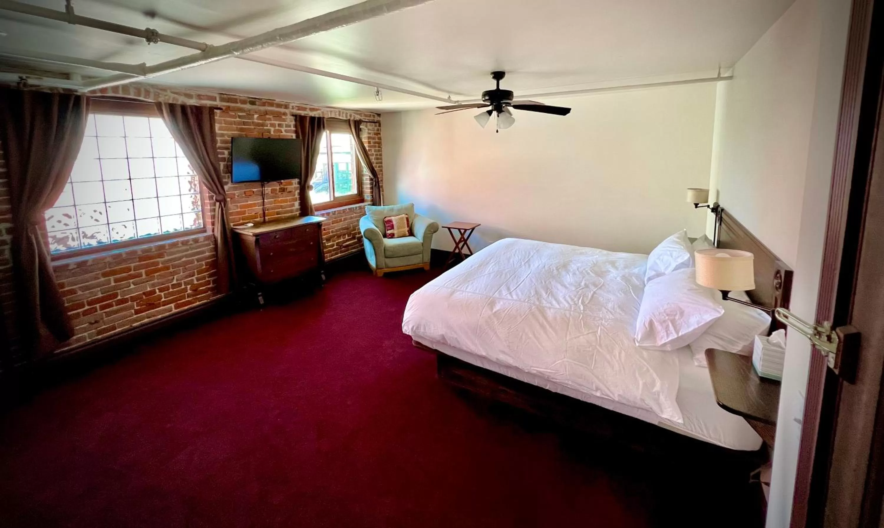 Bed in The Monarch Hotel