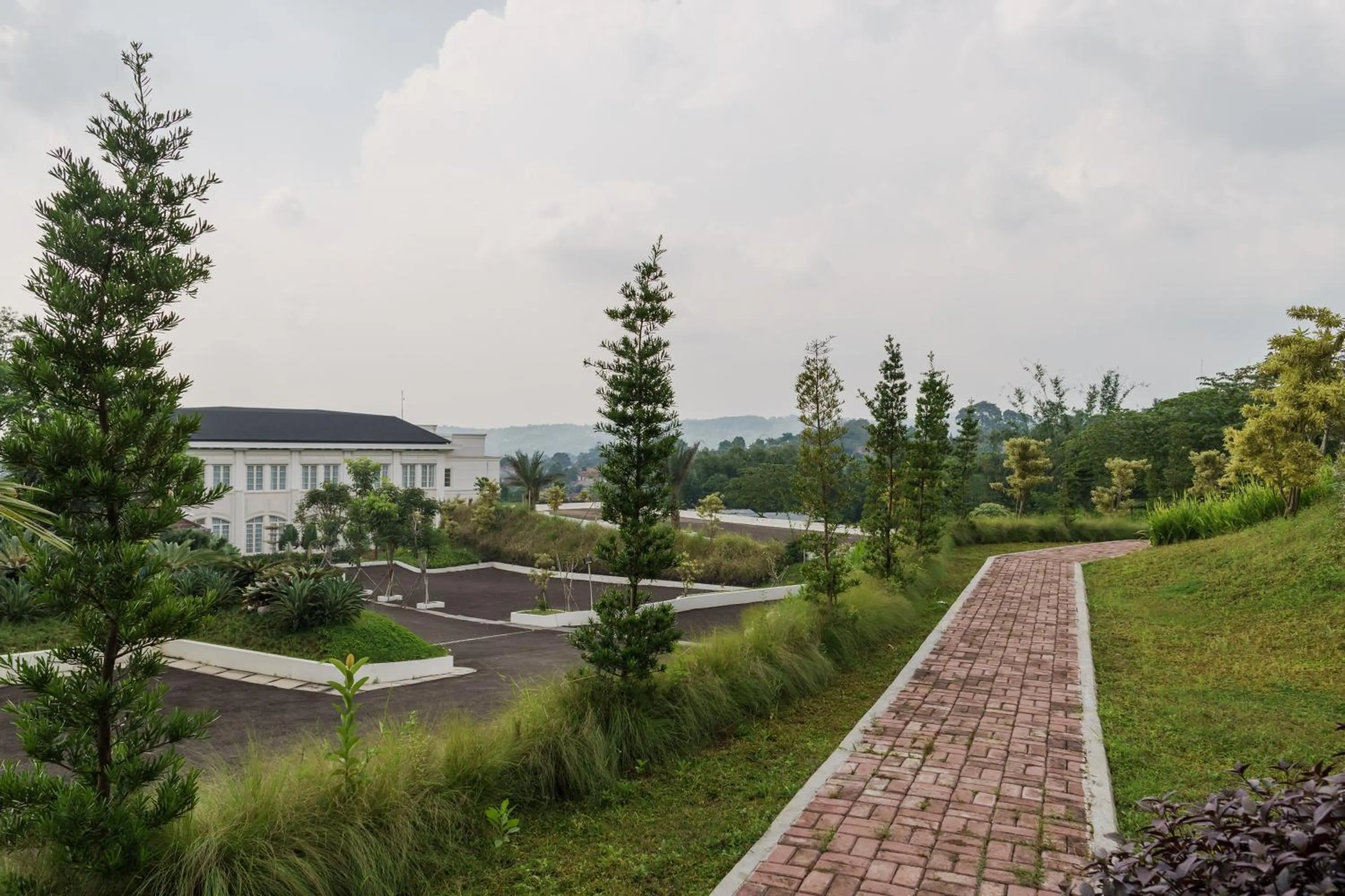 Mountain view in RedDoorz Plus near Exit Toll Puncak 2