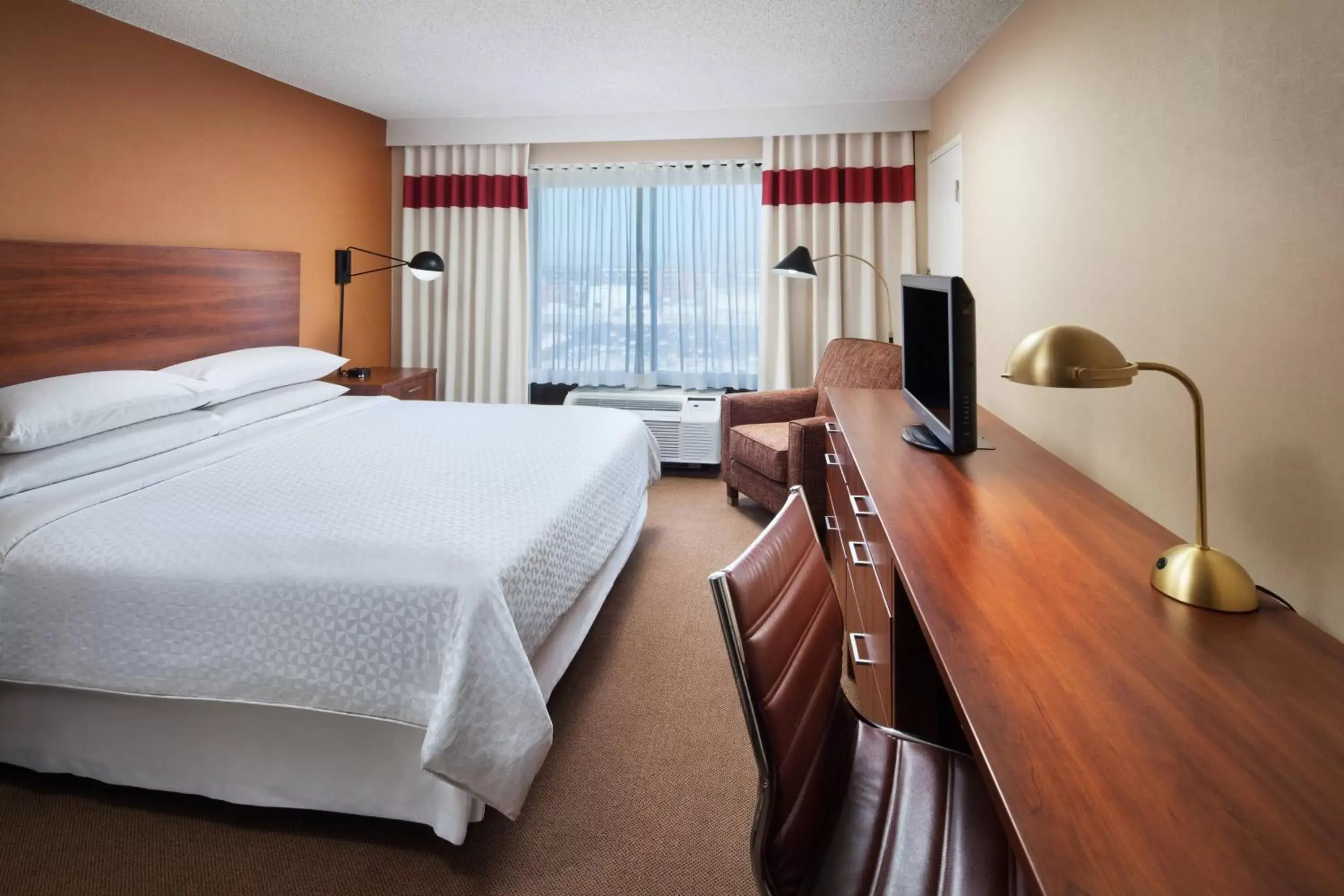 Large King Room with Adapted Tub - Mobility Accessible in Four Points by Sheraton Los Angeles International Airport Large King Room with Adapted Tub - Mobility Accessible in Four Points by Sheraton Los Angeles International Airport