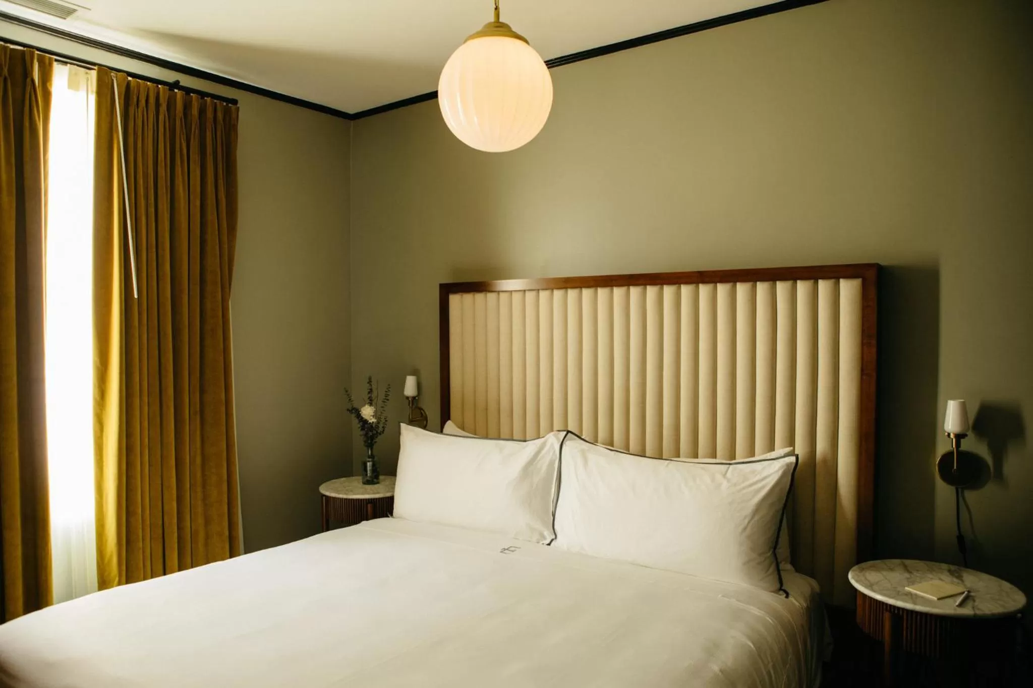 Bedroom, Bed in Emeline