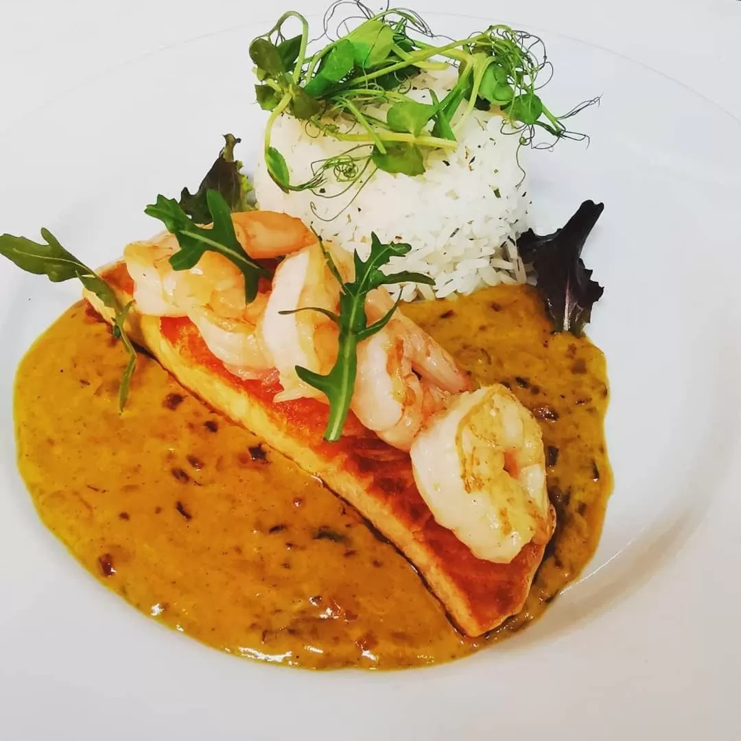 Restaurant/places to eat in The Horseshoe & Castle