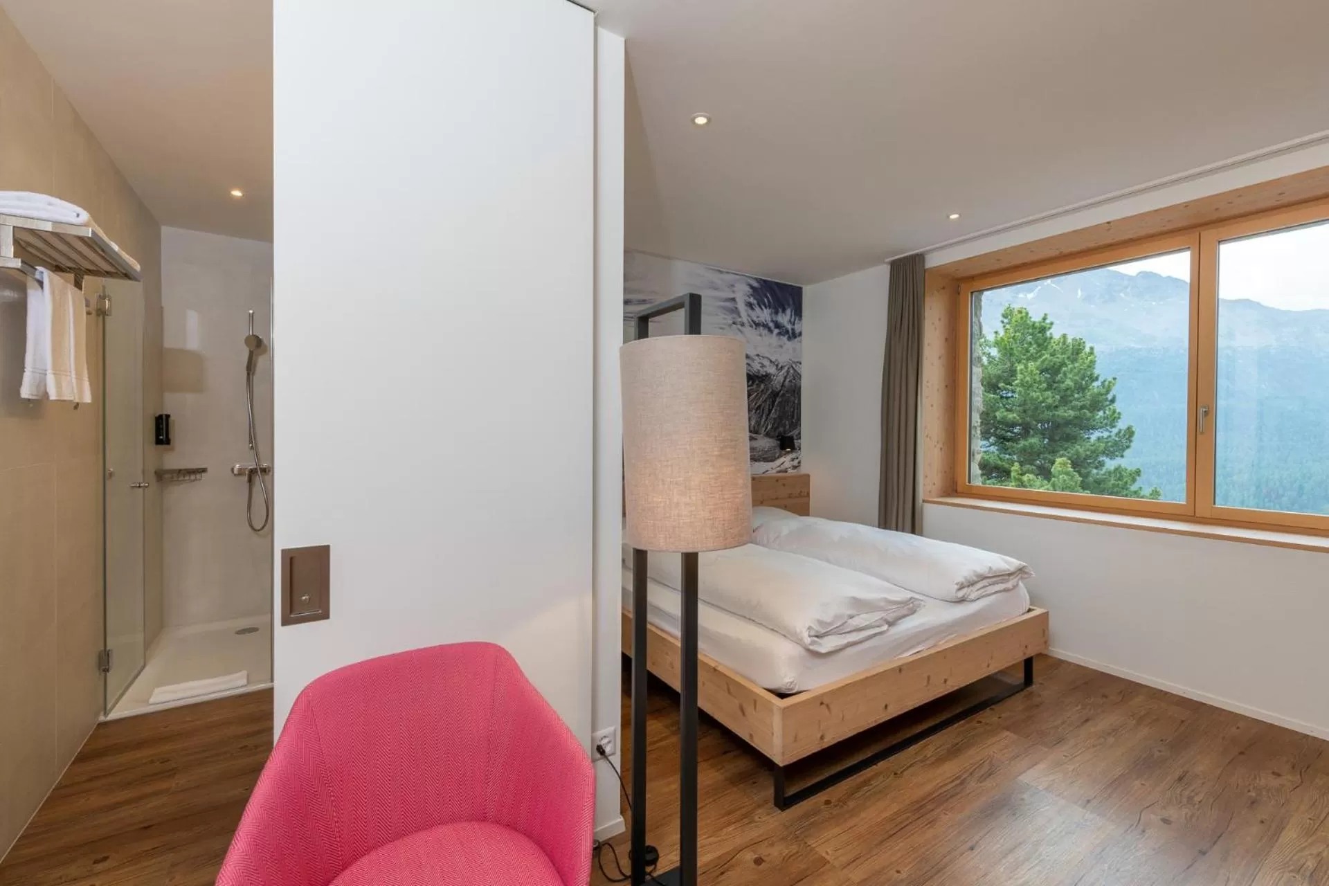 Photo of the whole room, Bed in Berghotel Randolins