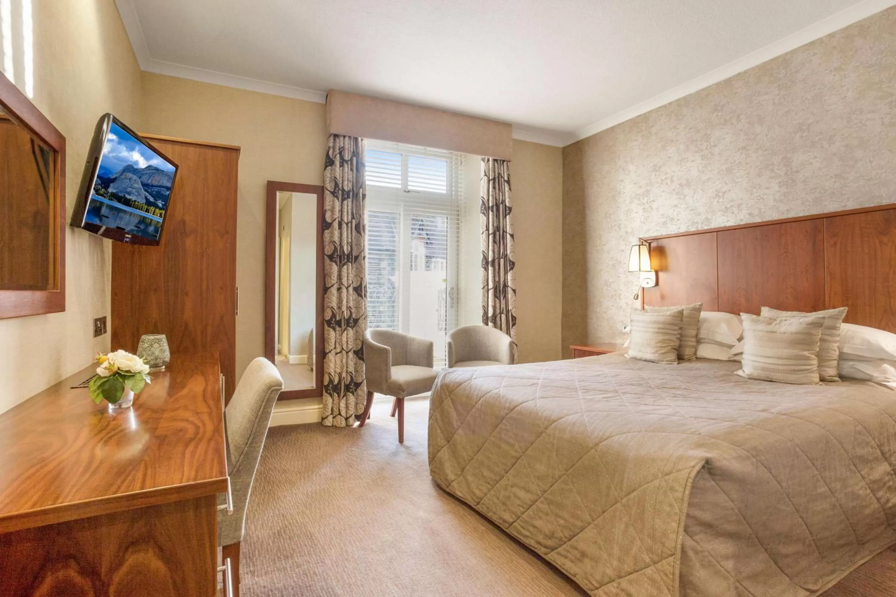 Bed in Ambleside Salutation Hotel & Spa