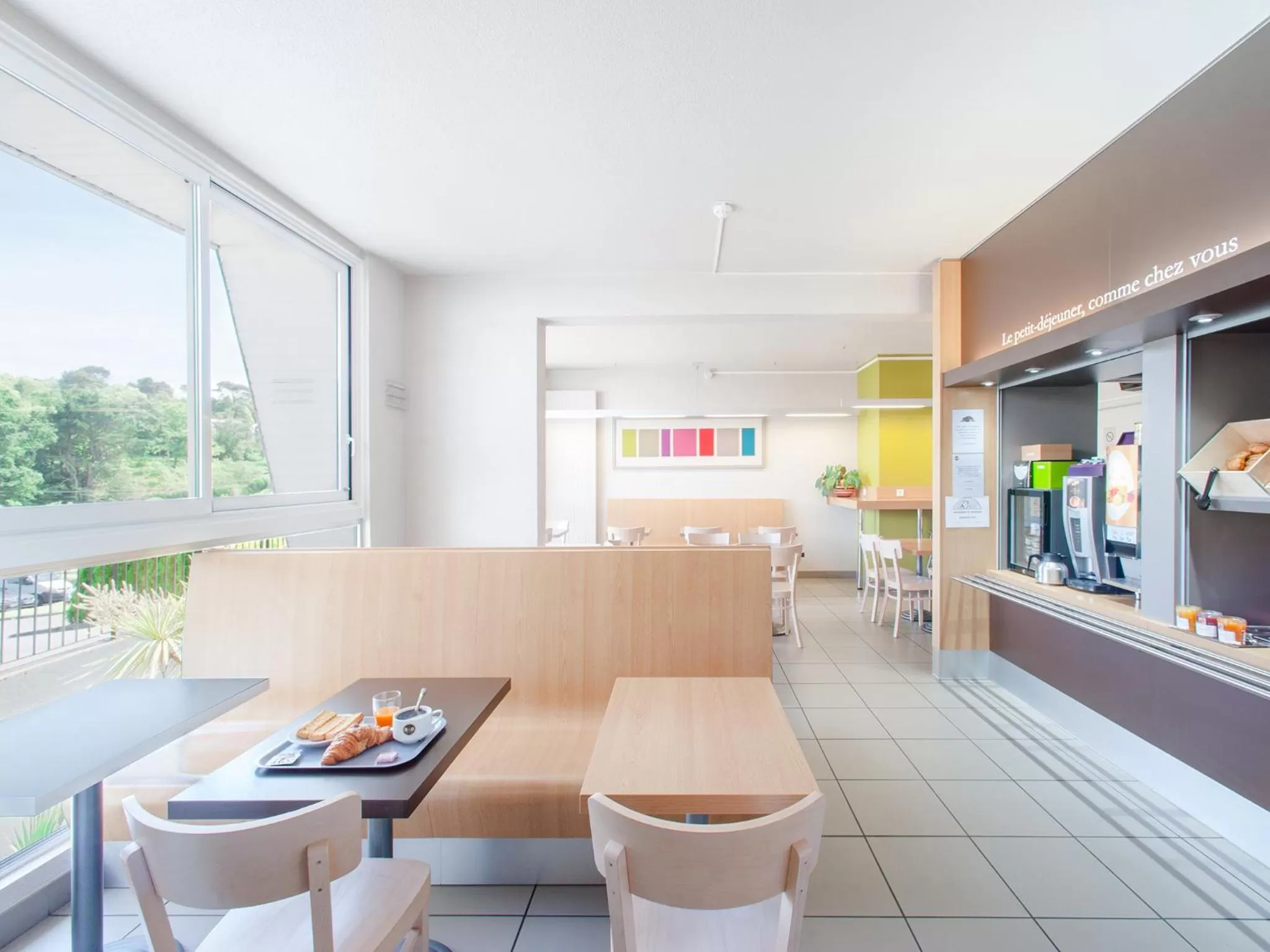 Restaurant/places to eat in B&B HOTEL Quimper Sud Bénodet