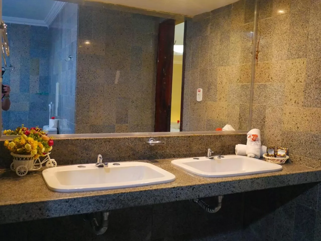 Bathroom in Marbello Ariau Hotel