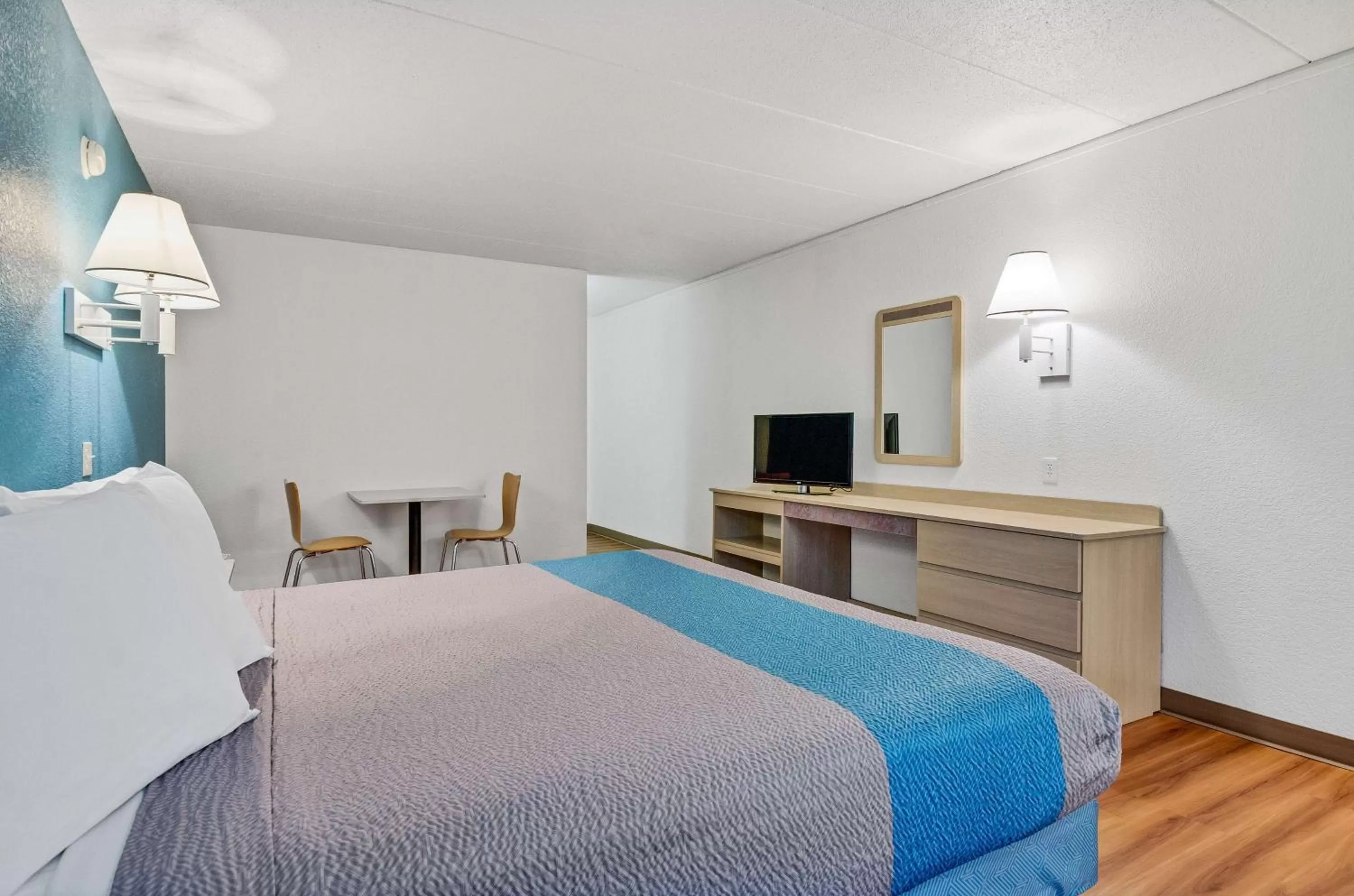 Bedroom, Bed in Motel 6-Big Springs, NE