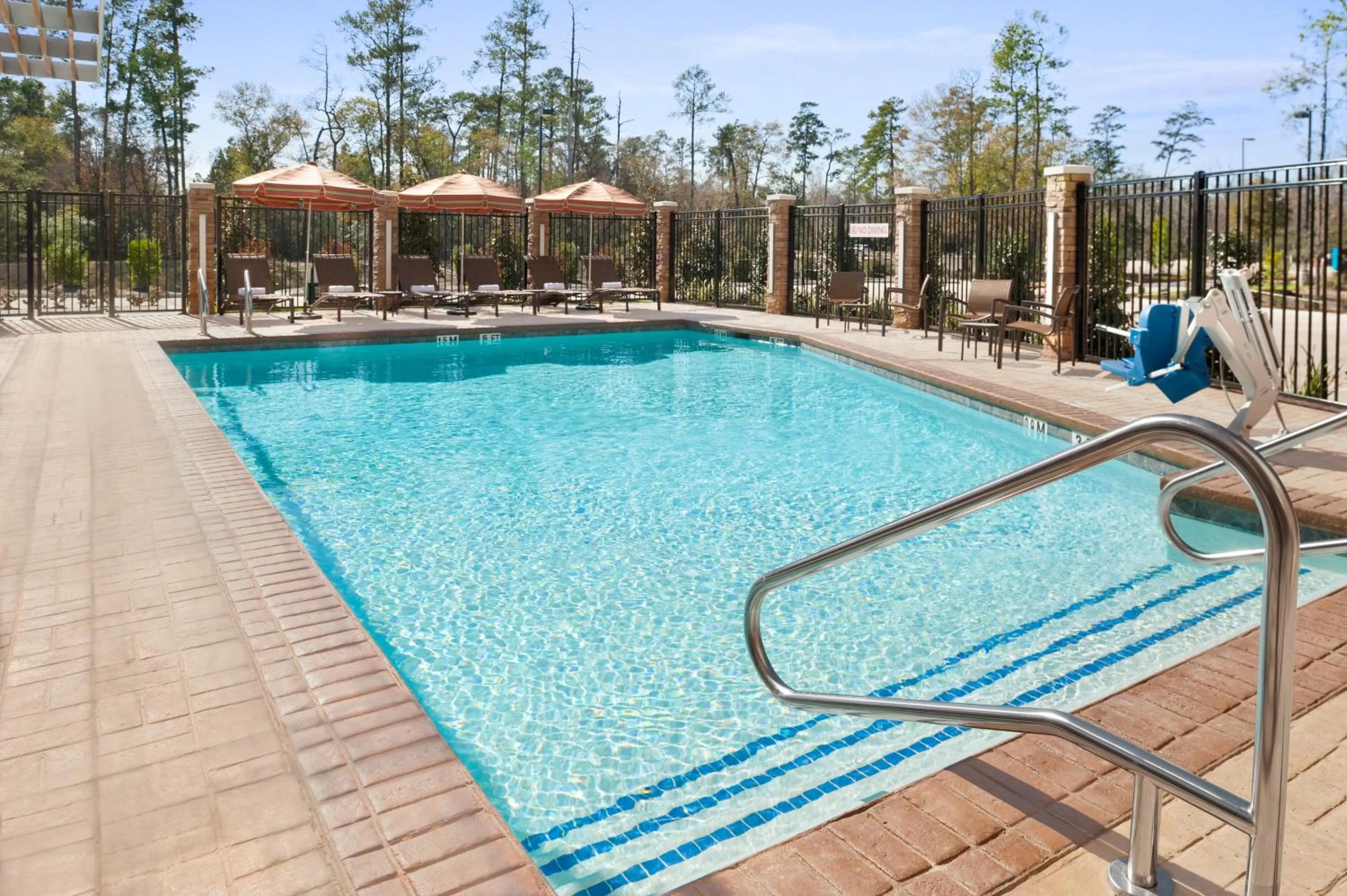 Swimming pool in Hyatt Place Houston/The Woodlands