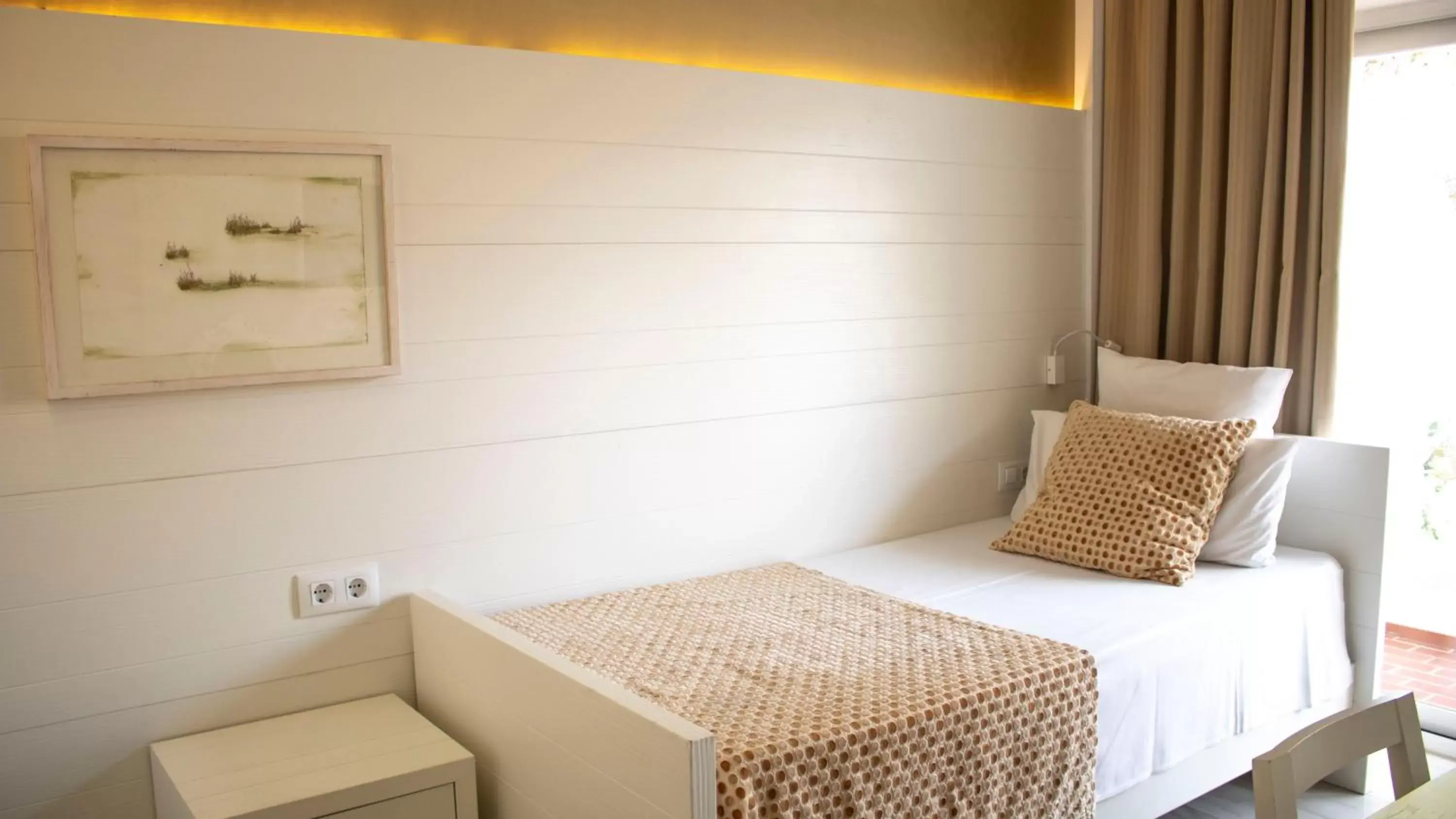 Single Room in Hotel Illa d'Or & Club Apts 4* Sup Single Room in Hotel Illa d'Or & Club Apts 4* Sup