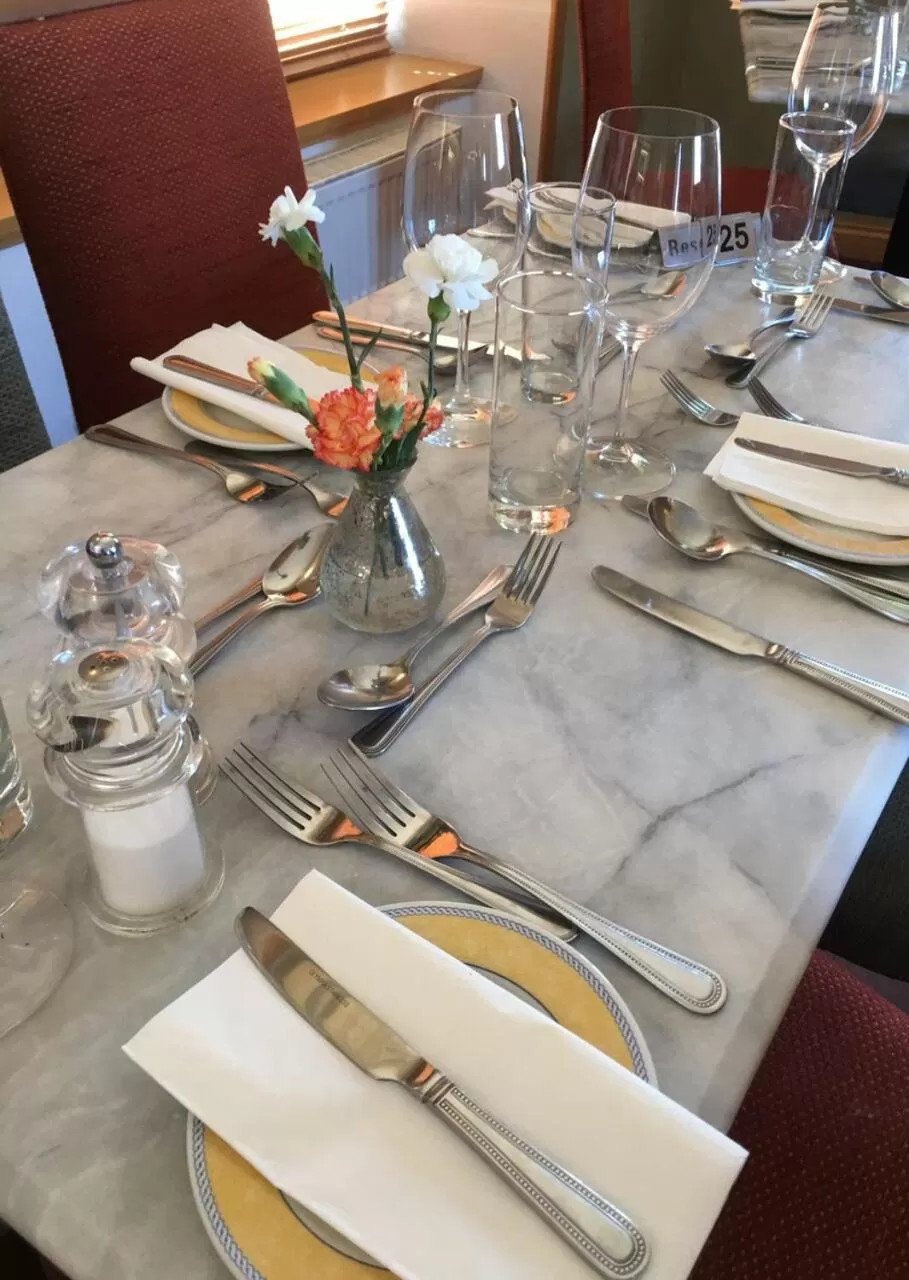 Restaurant/places to eat in Mackays Hotel