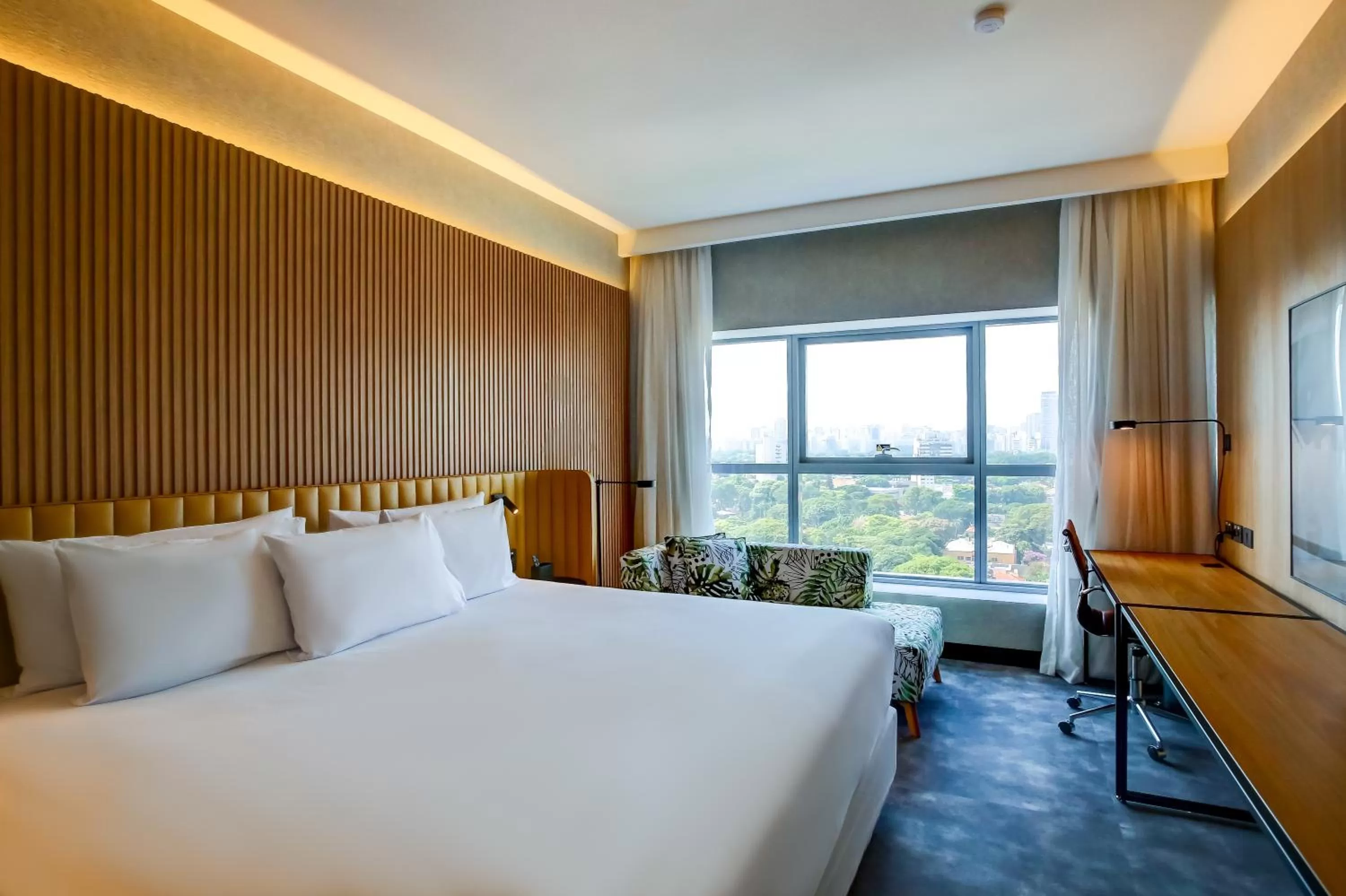 Deluxe Room in Hilton Garden Inn Rebouças