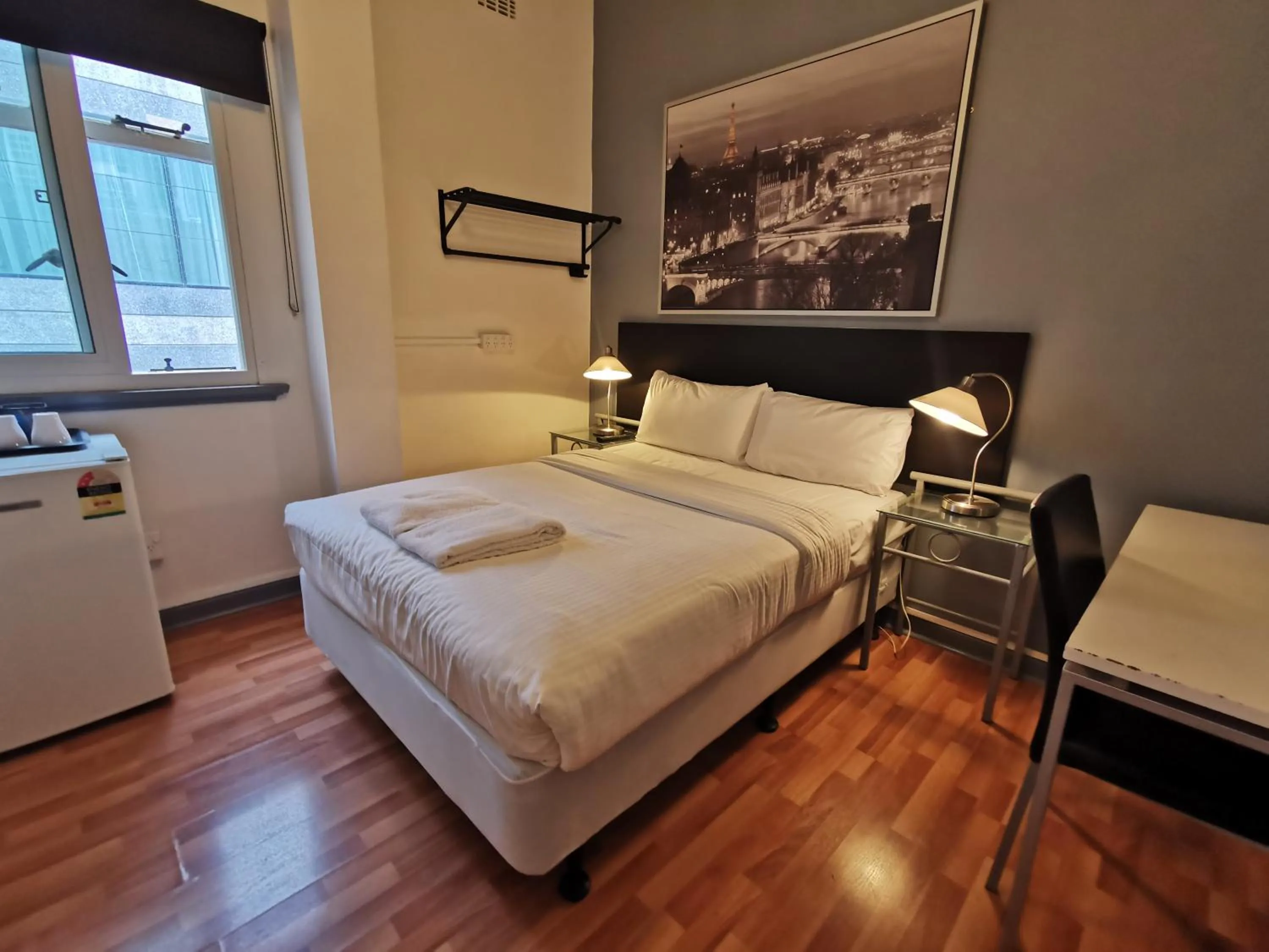 Photo of the whole room, Bed in City Centre Budget Hotel