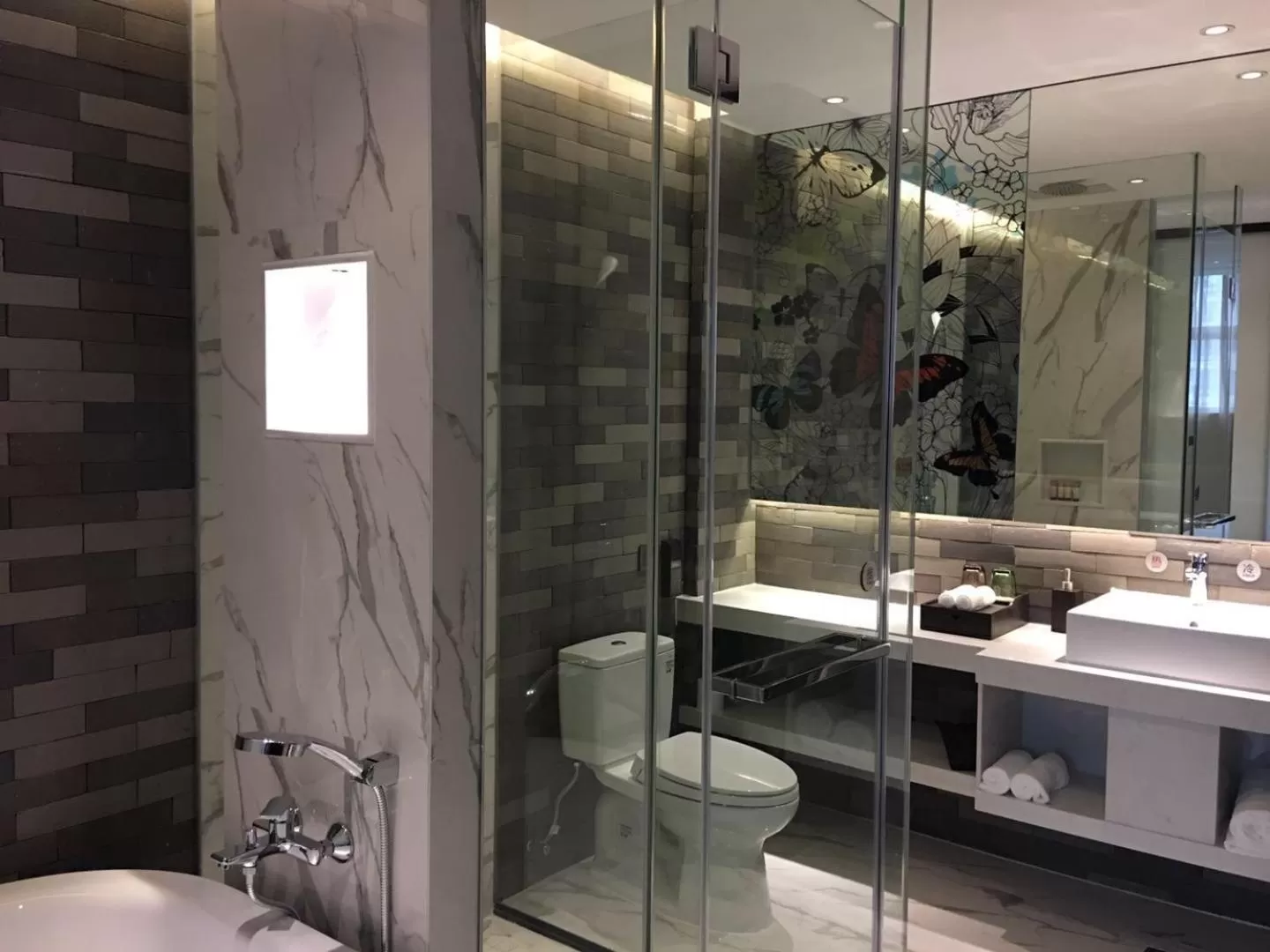 Shower in Paco Hotel Dongpu Guanghzou -Free Shuttle Bus for Canton Fair