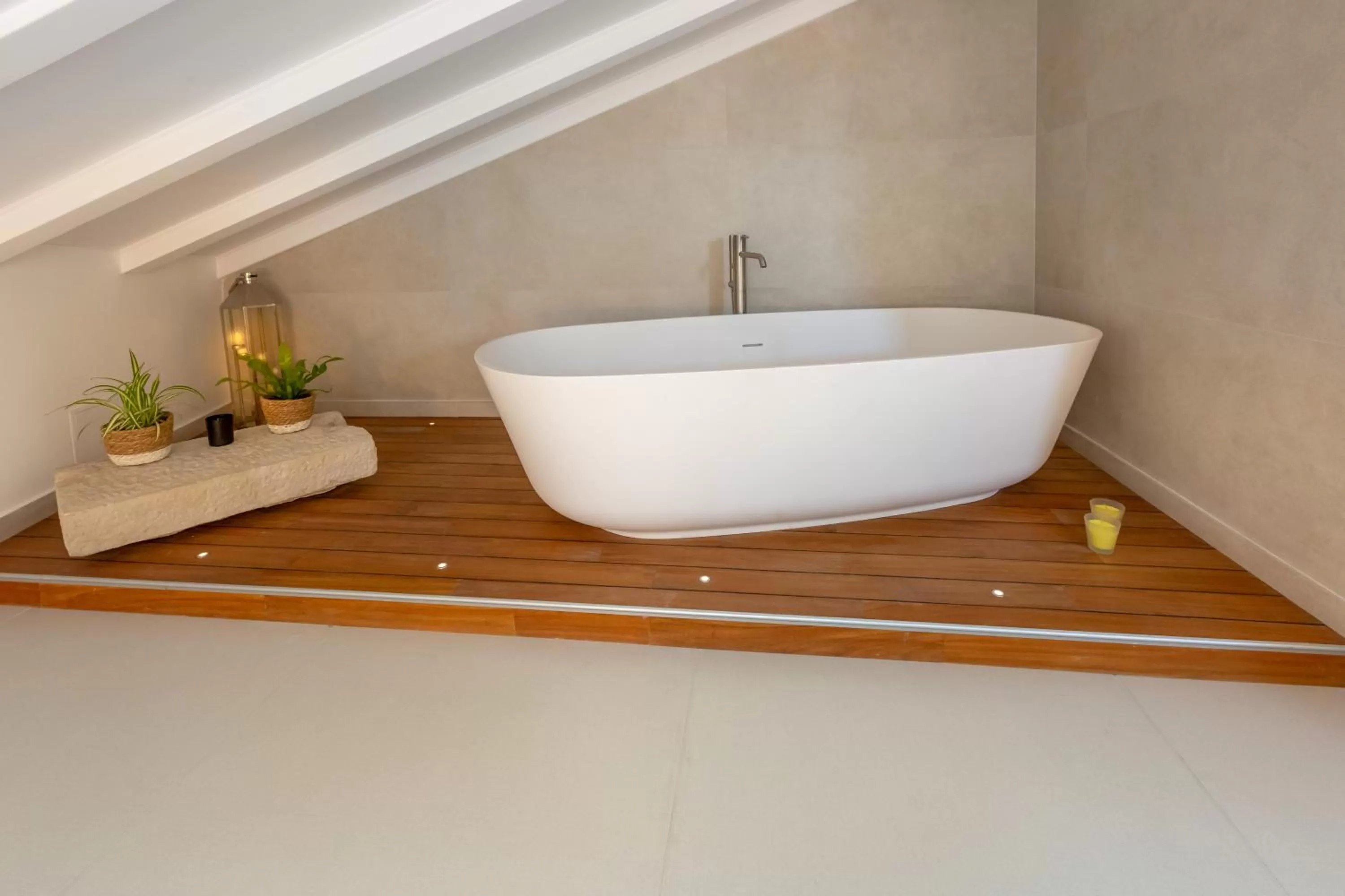 Bath in Traverse Des Artistes