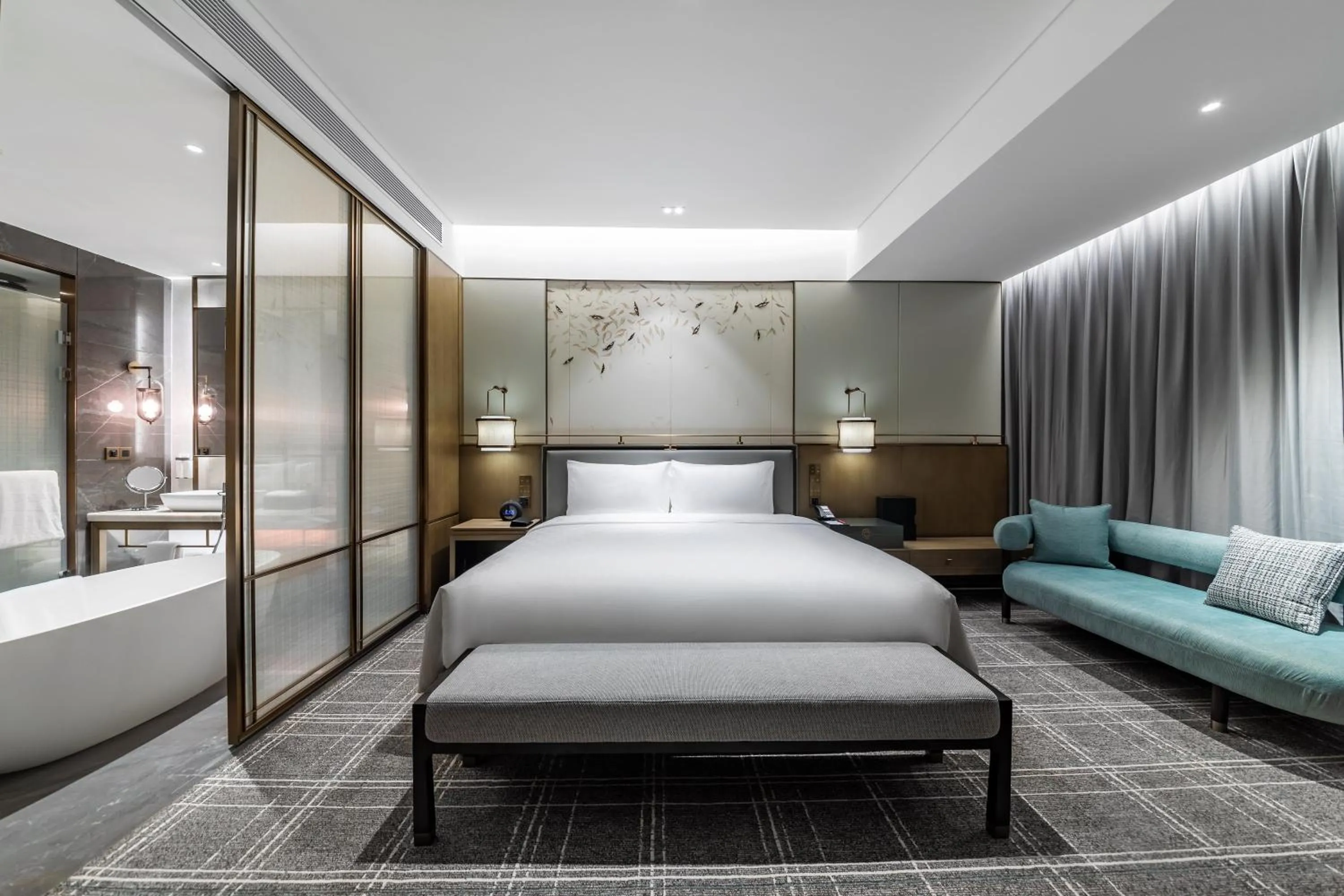 Photo of the whole room, Bed in HUALUXE Xi'an Chanba by IHG