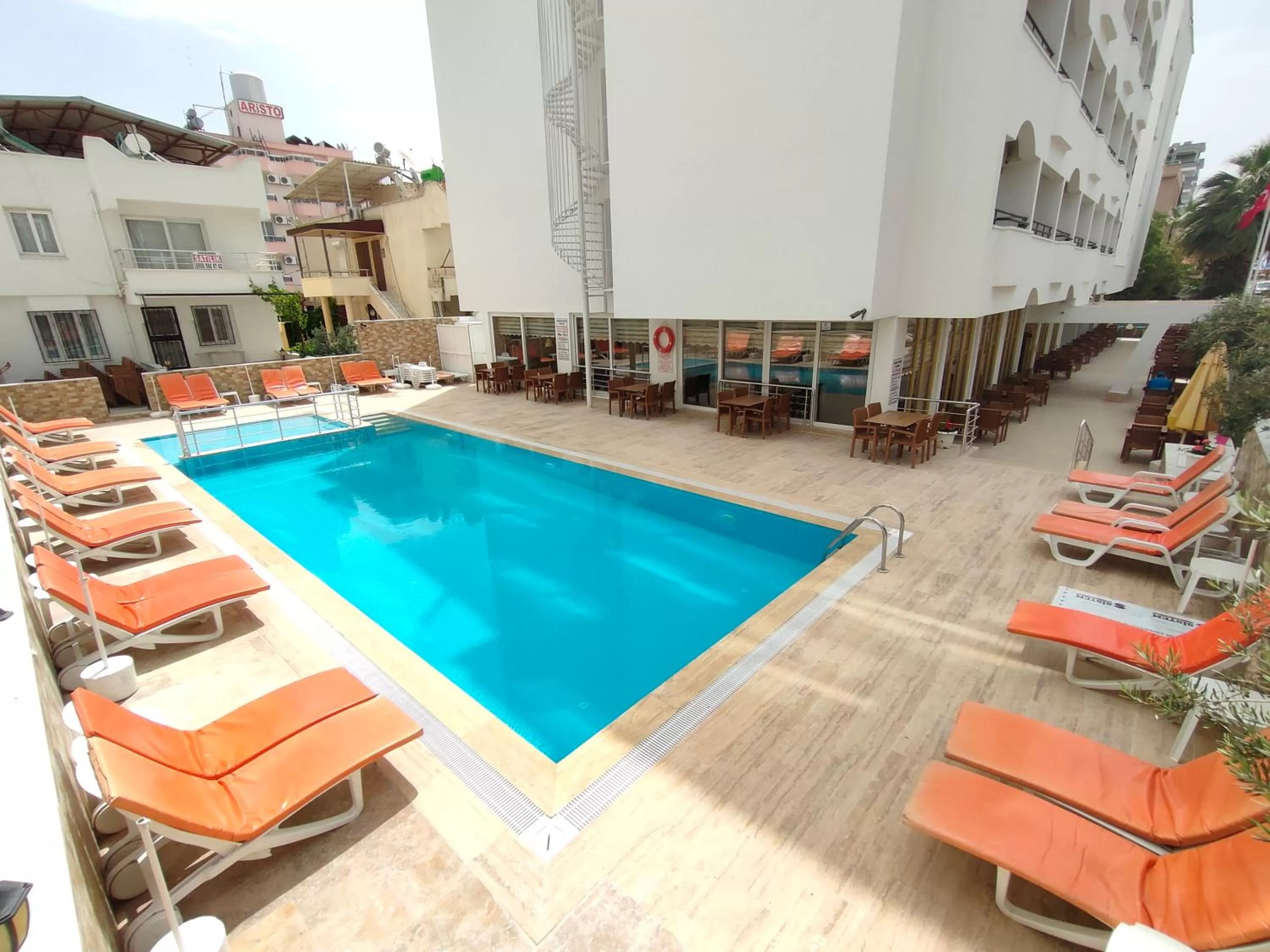 Swimming pool in Altinersan Hotel