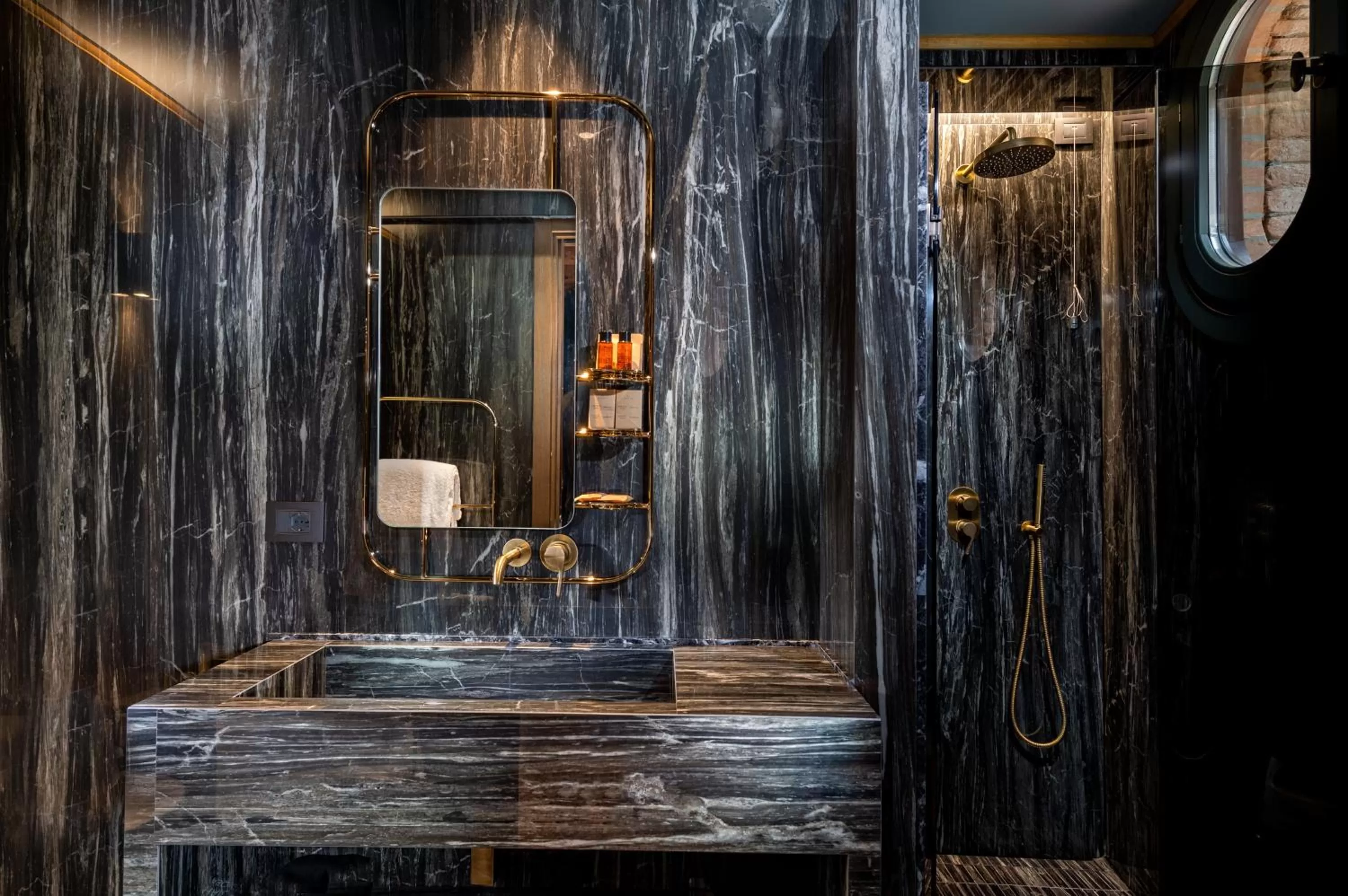 Shower in Madama Garden Retreat