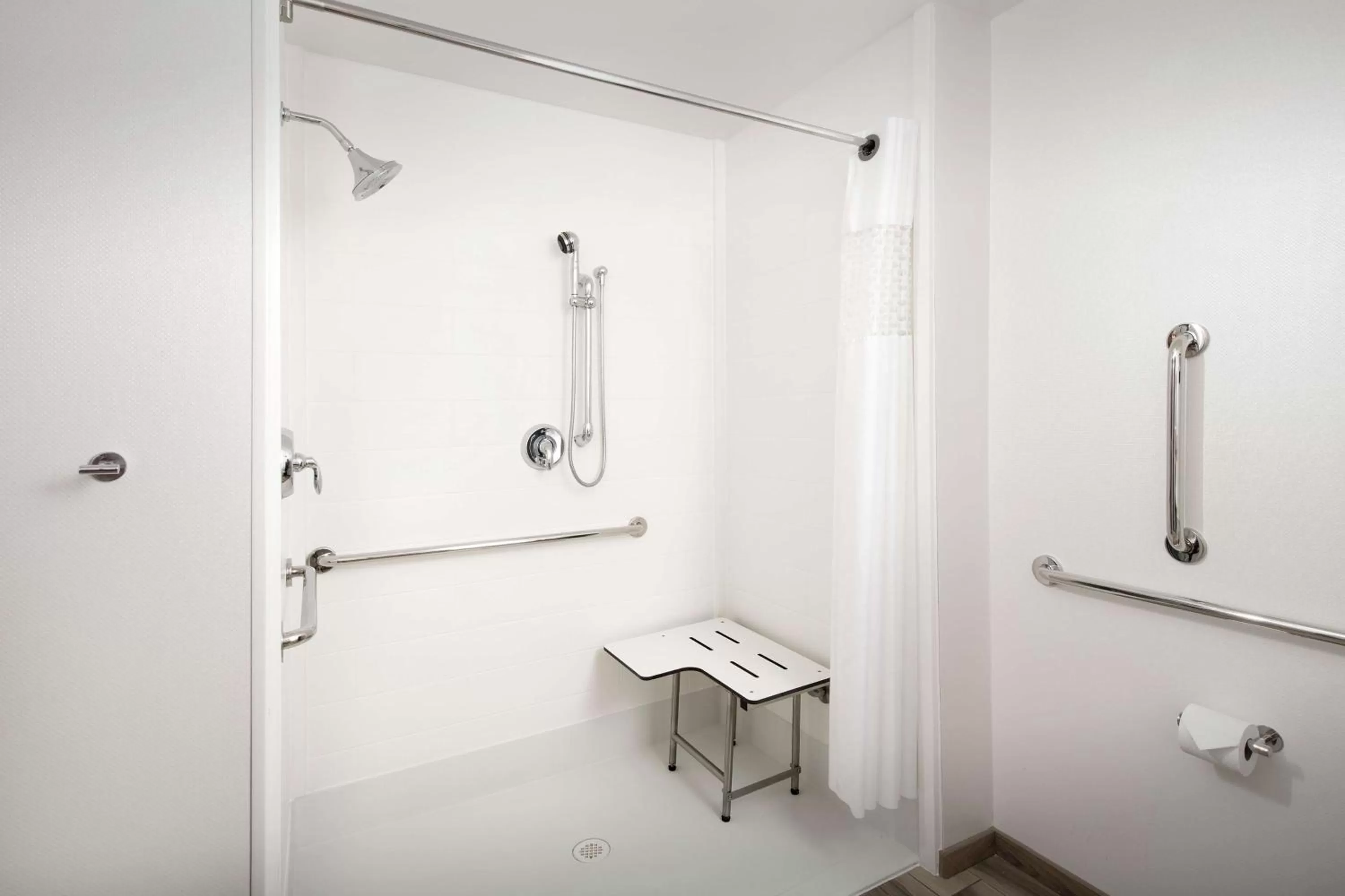 Bathroom in Hampton Inn Denver Tech Center South