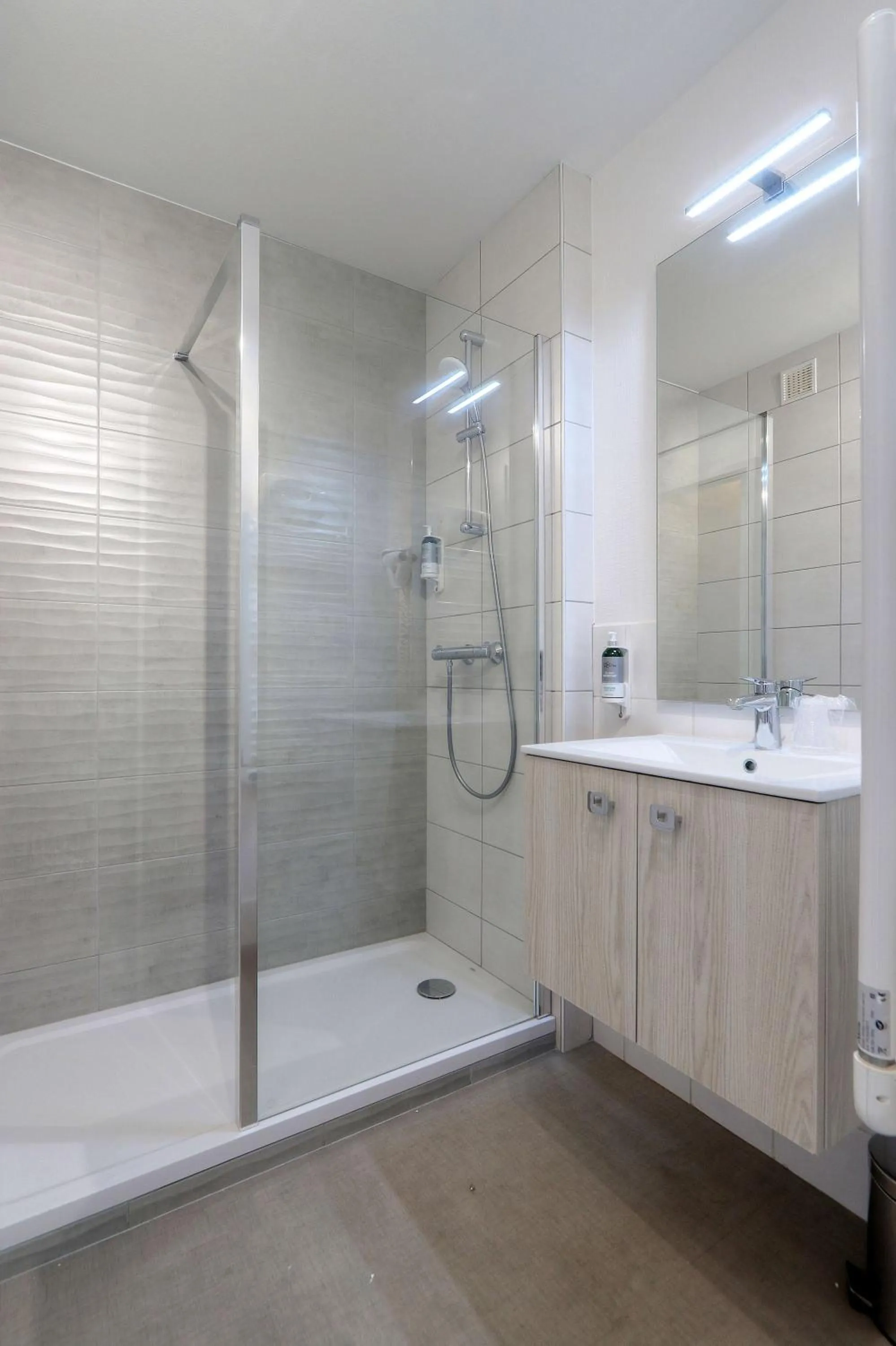 Bathroom in Best Western Hôtel Le Bellevue Quiberon