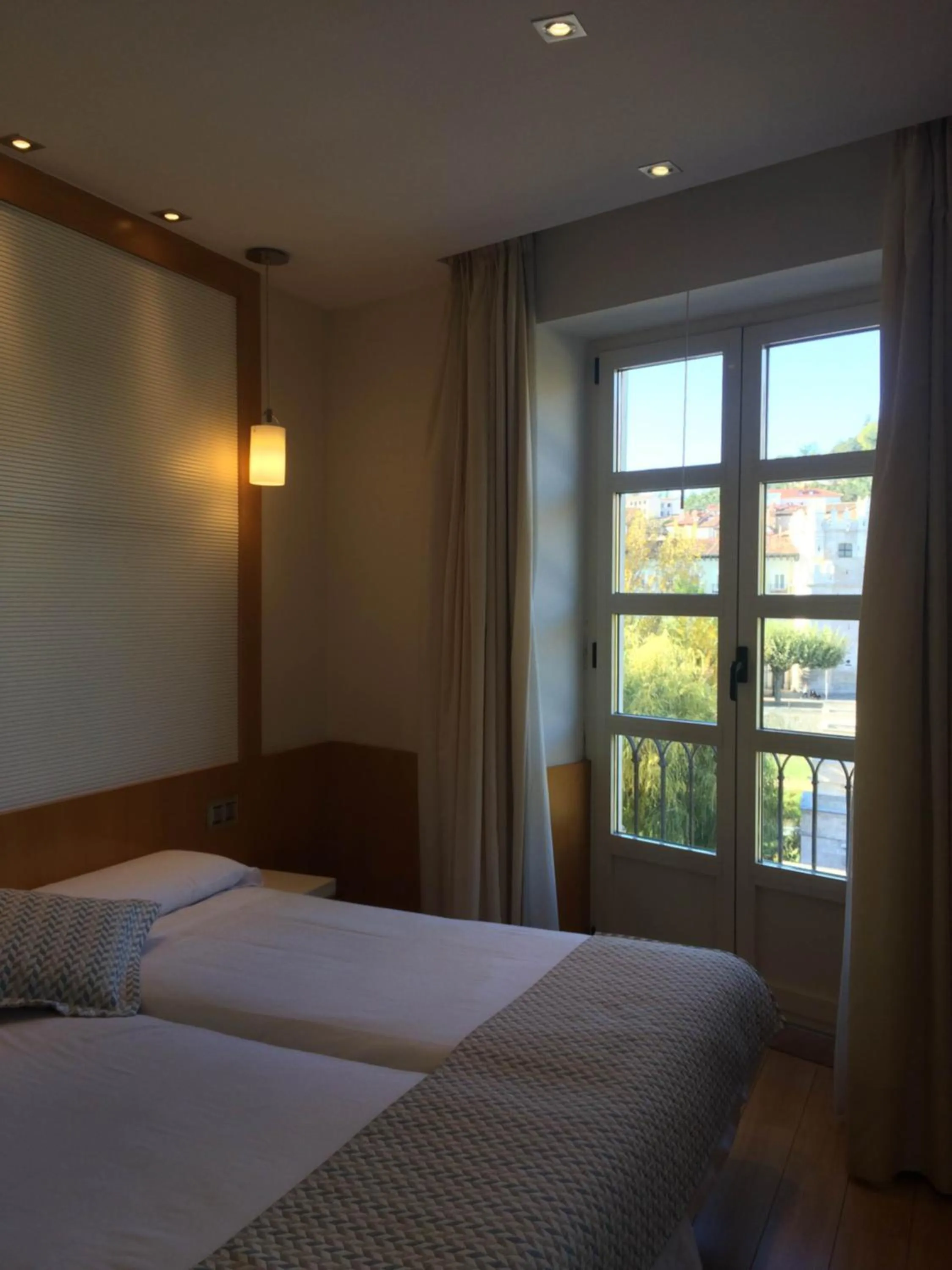 Bedroom, Bed in Hotel Vía Gótica