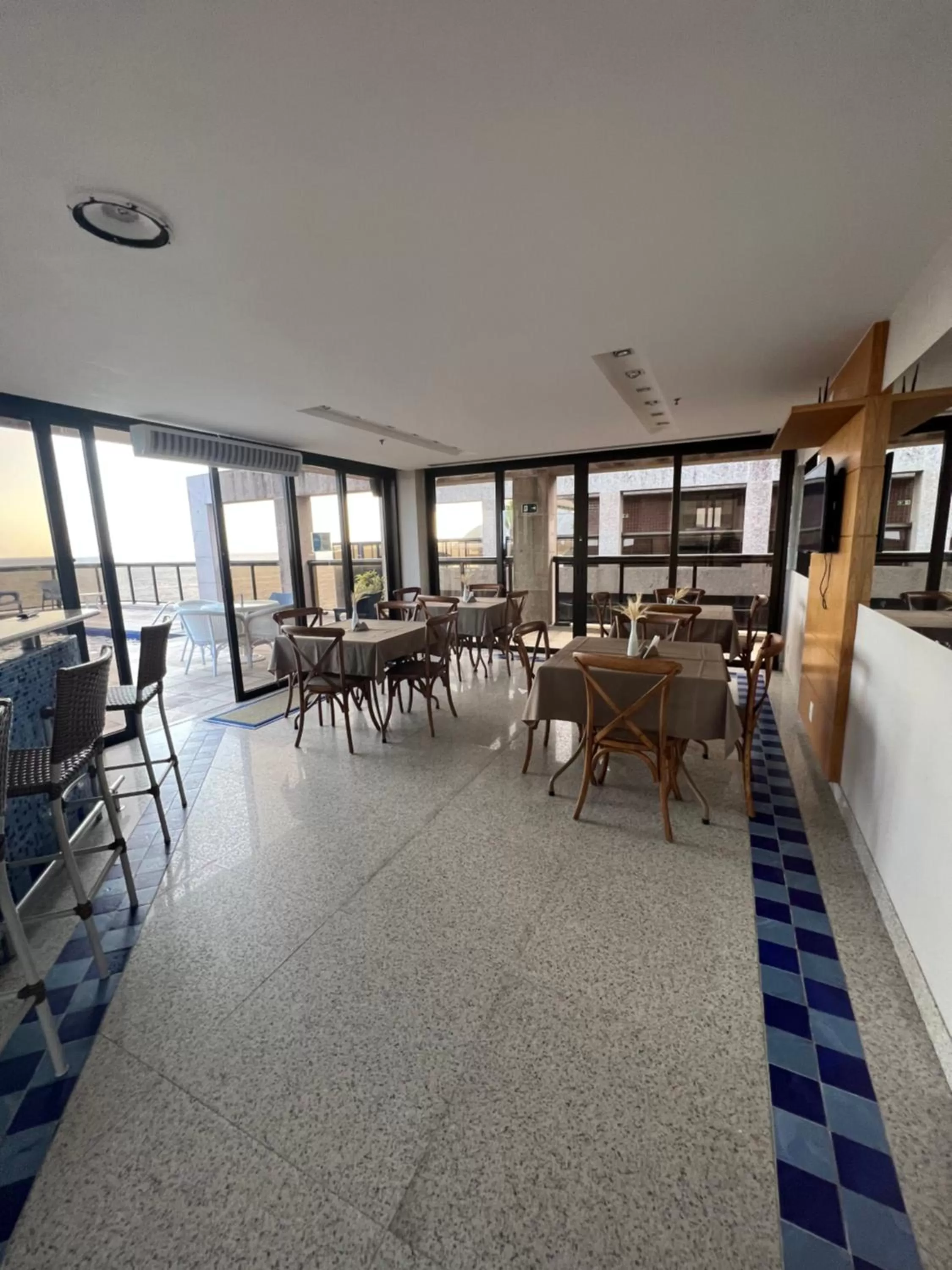 Restaurant/Places to Eat in Flat Ipanema - Vieira Souto 500