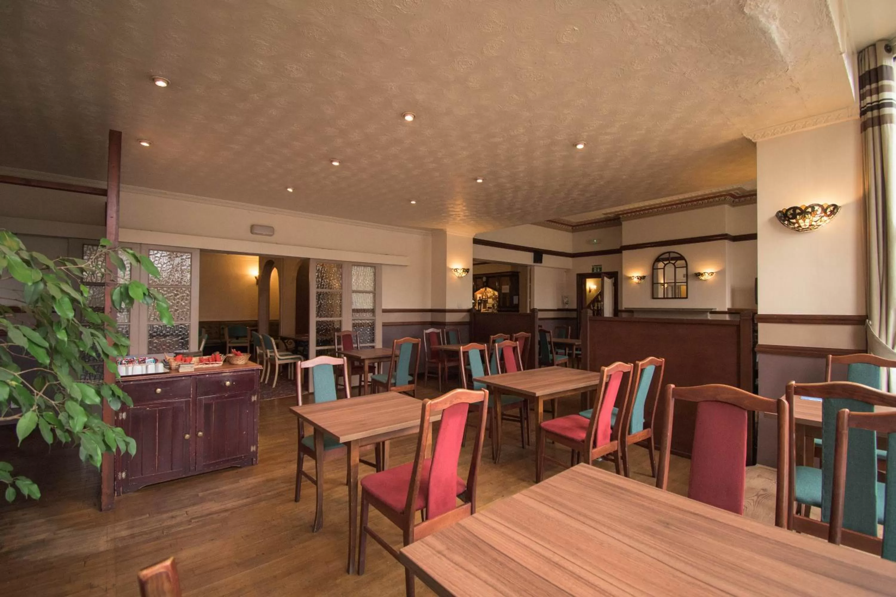 Restaurant/places to eat in Pinegrove Hotel