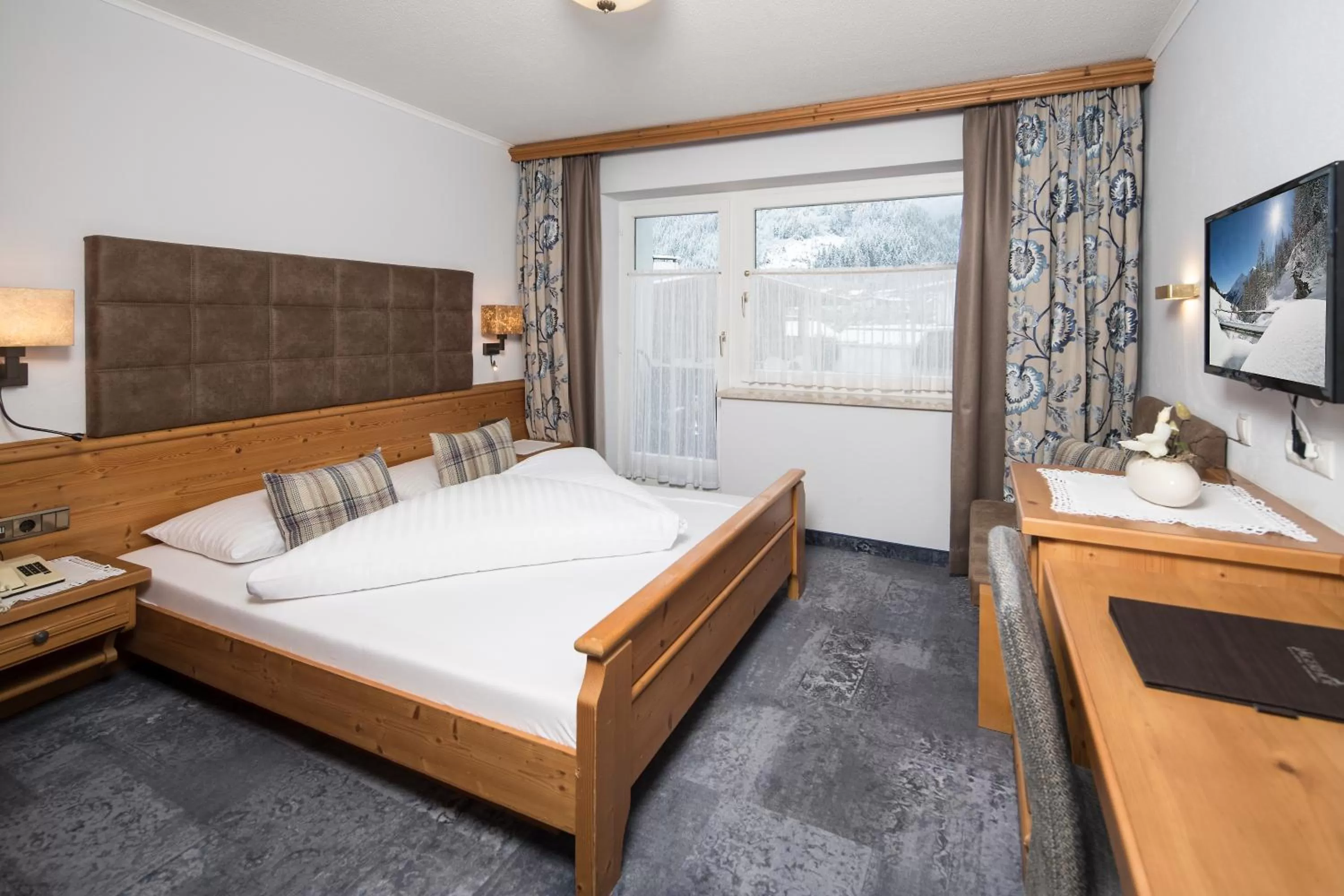 Photo of the whole room, Bed in Hotel Jägerhof und Jagdhaus