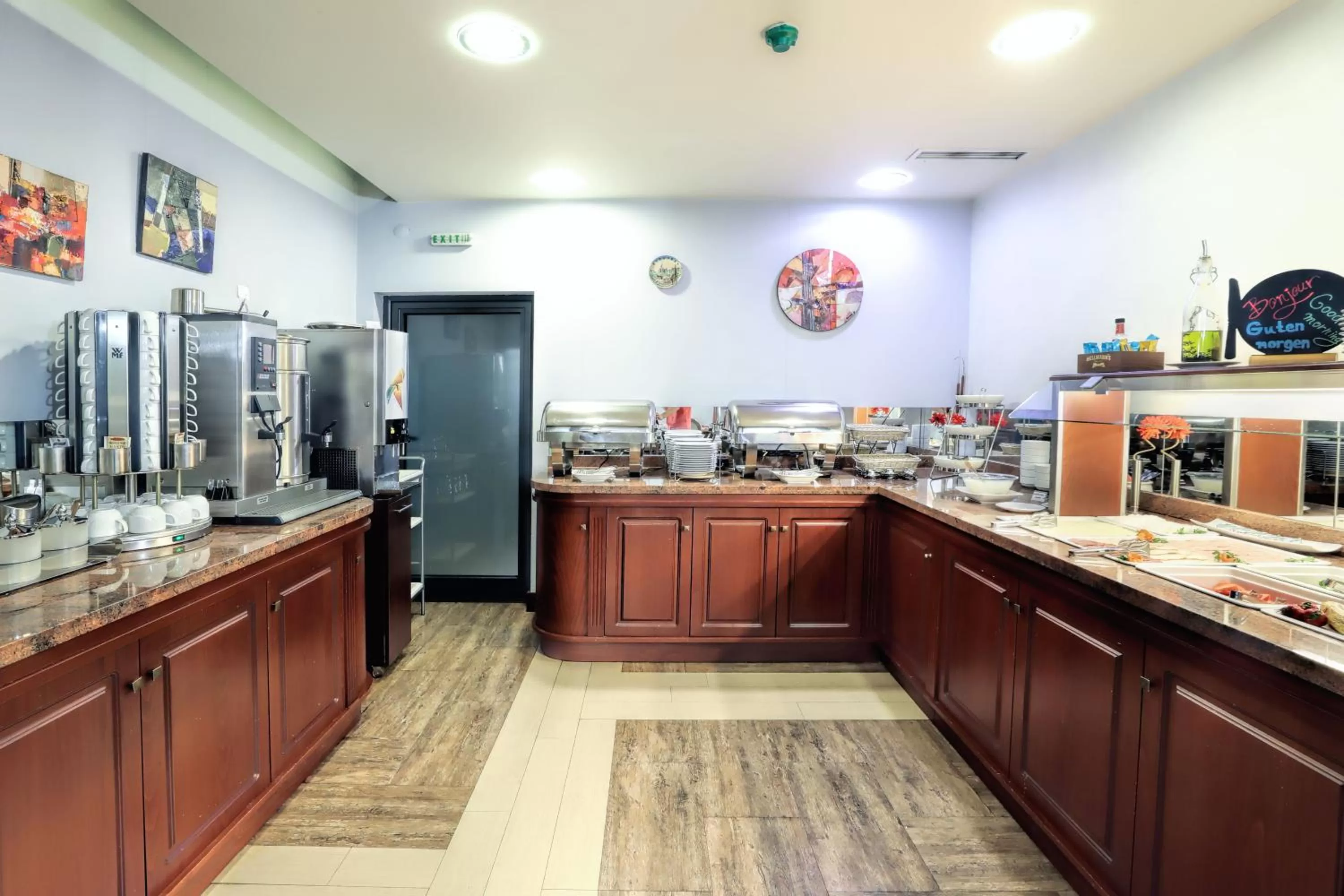 Breakfast in Budapest Hotel - Free Parking