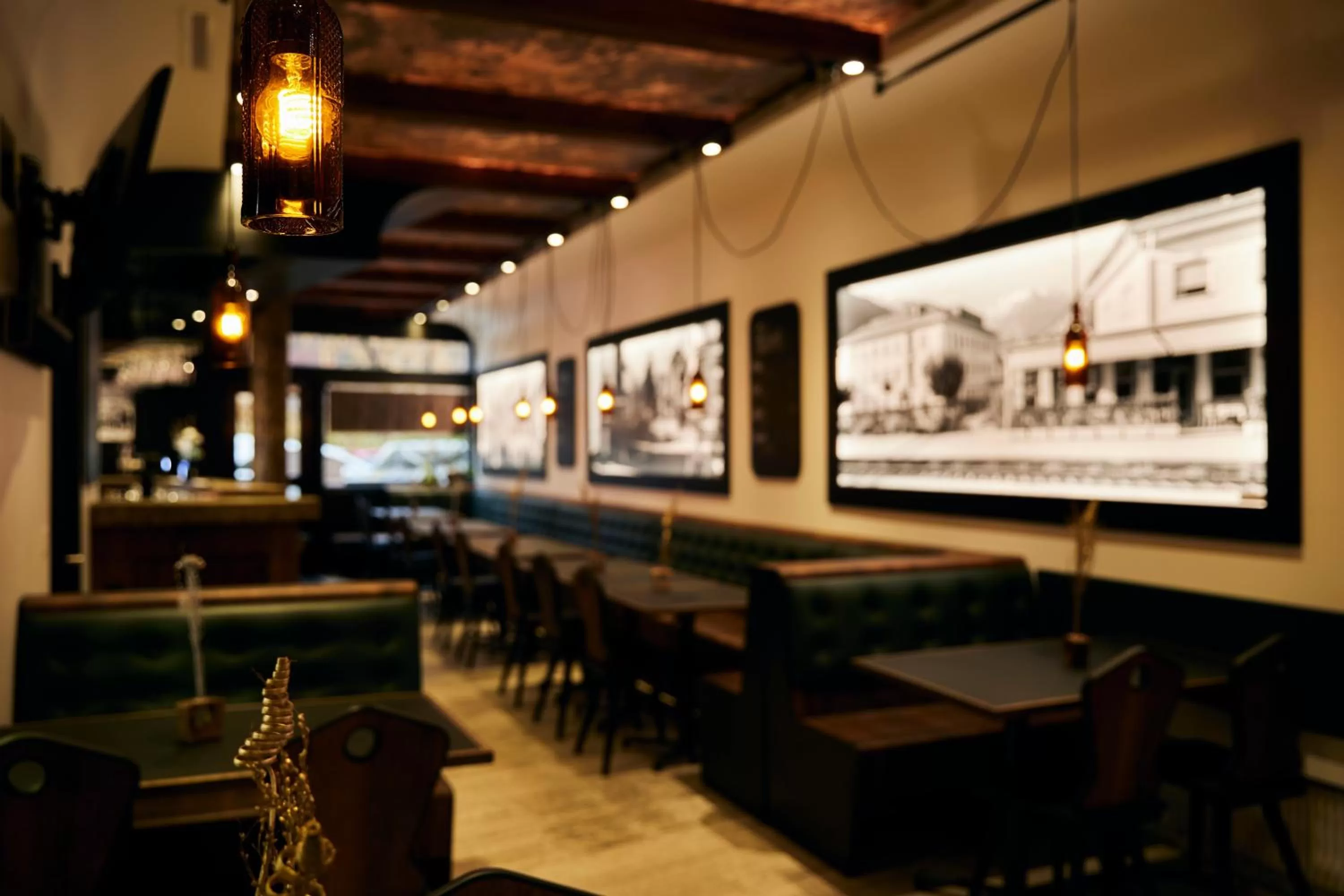 Restaurant/places to eat in Elite