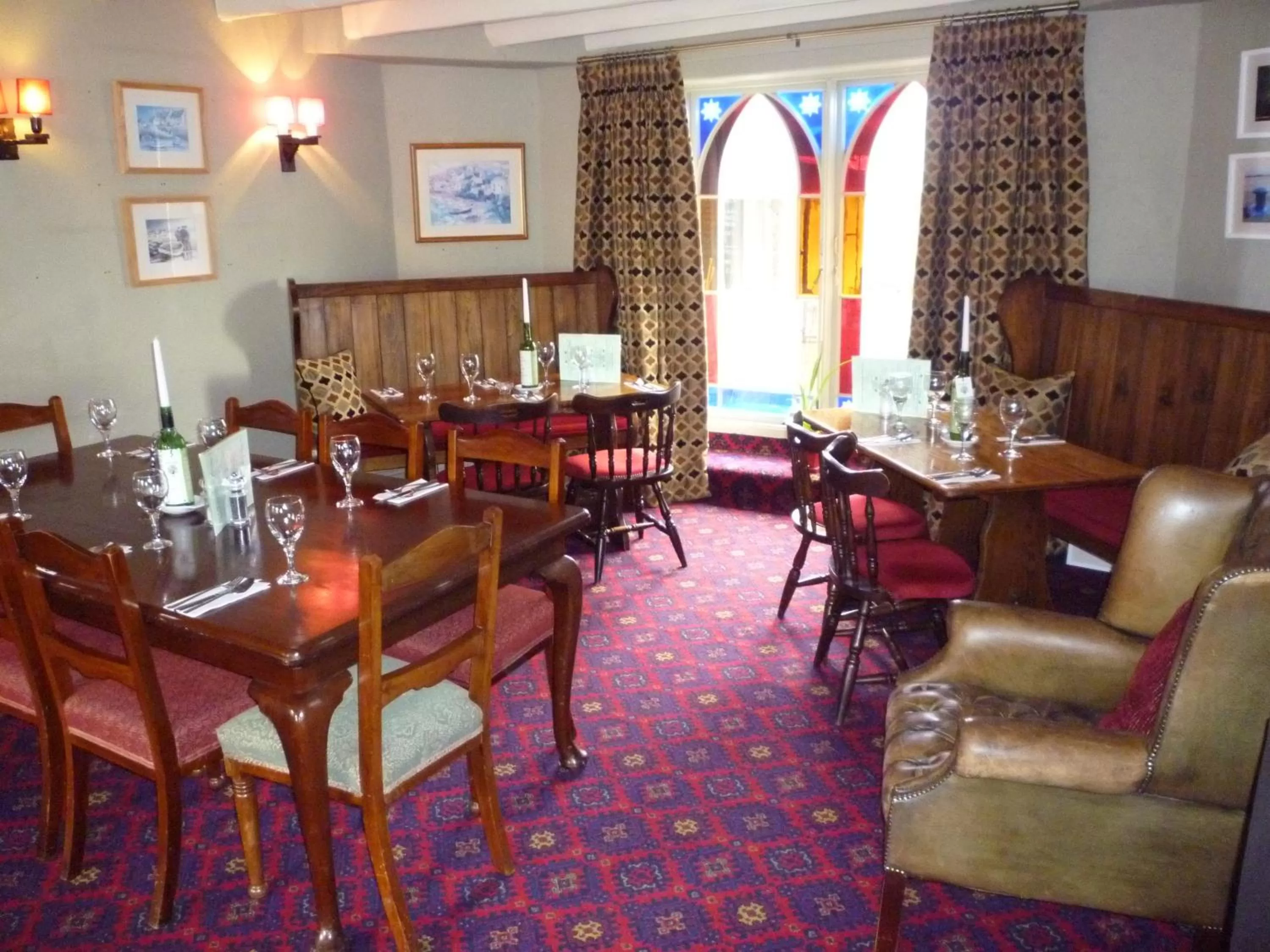 Dining area in Royal Oak Inn