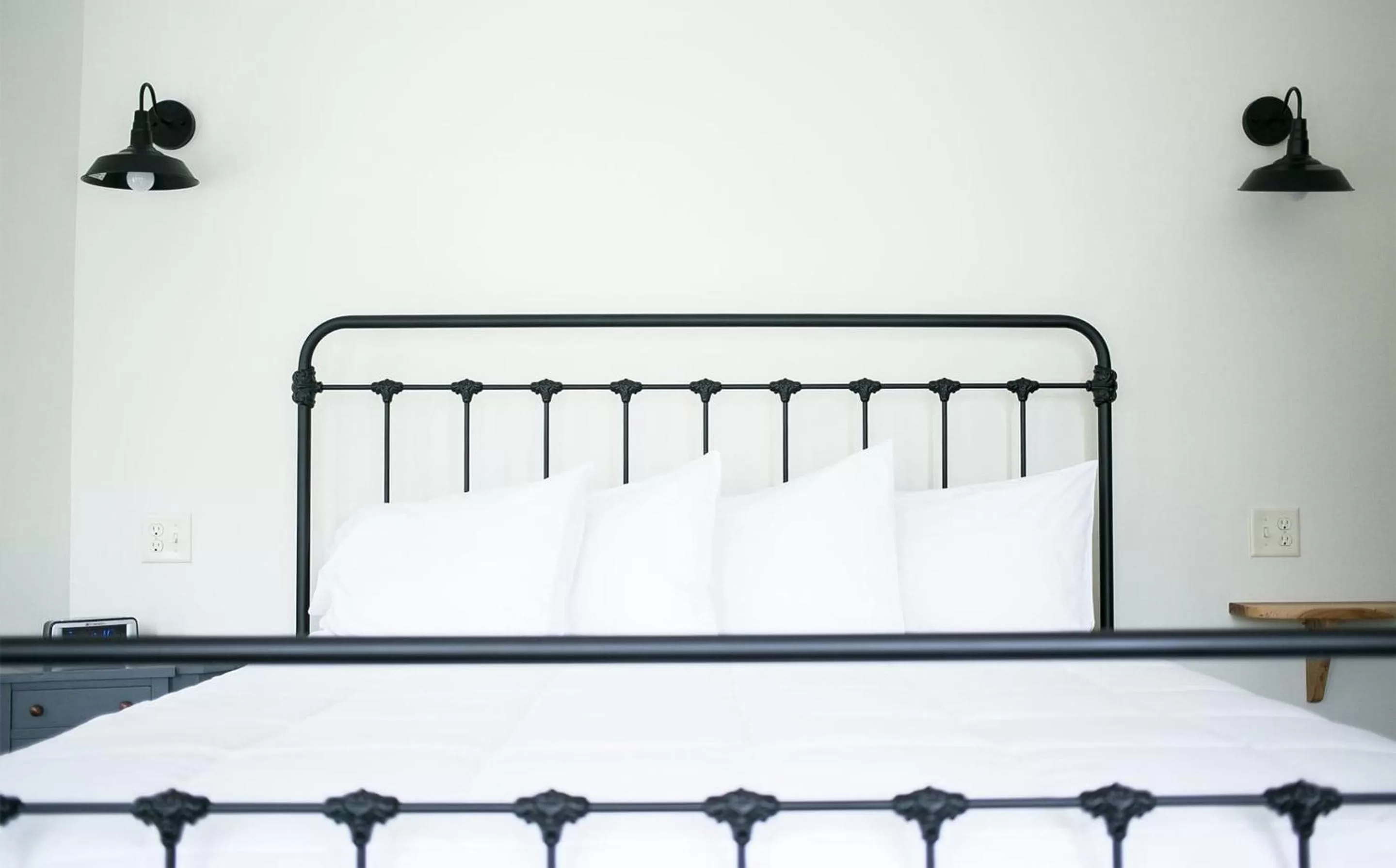 Bed in Farmhouse Suites by Amish Country Lodging