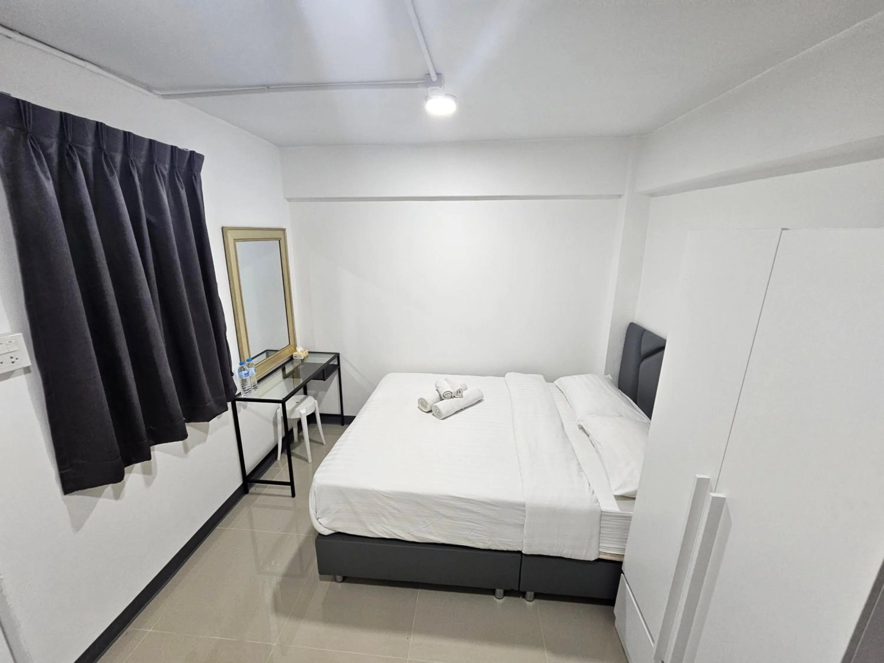 Bedroom, Bed in Loft 21 Apartment Romklao