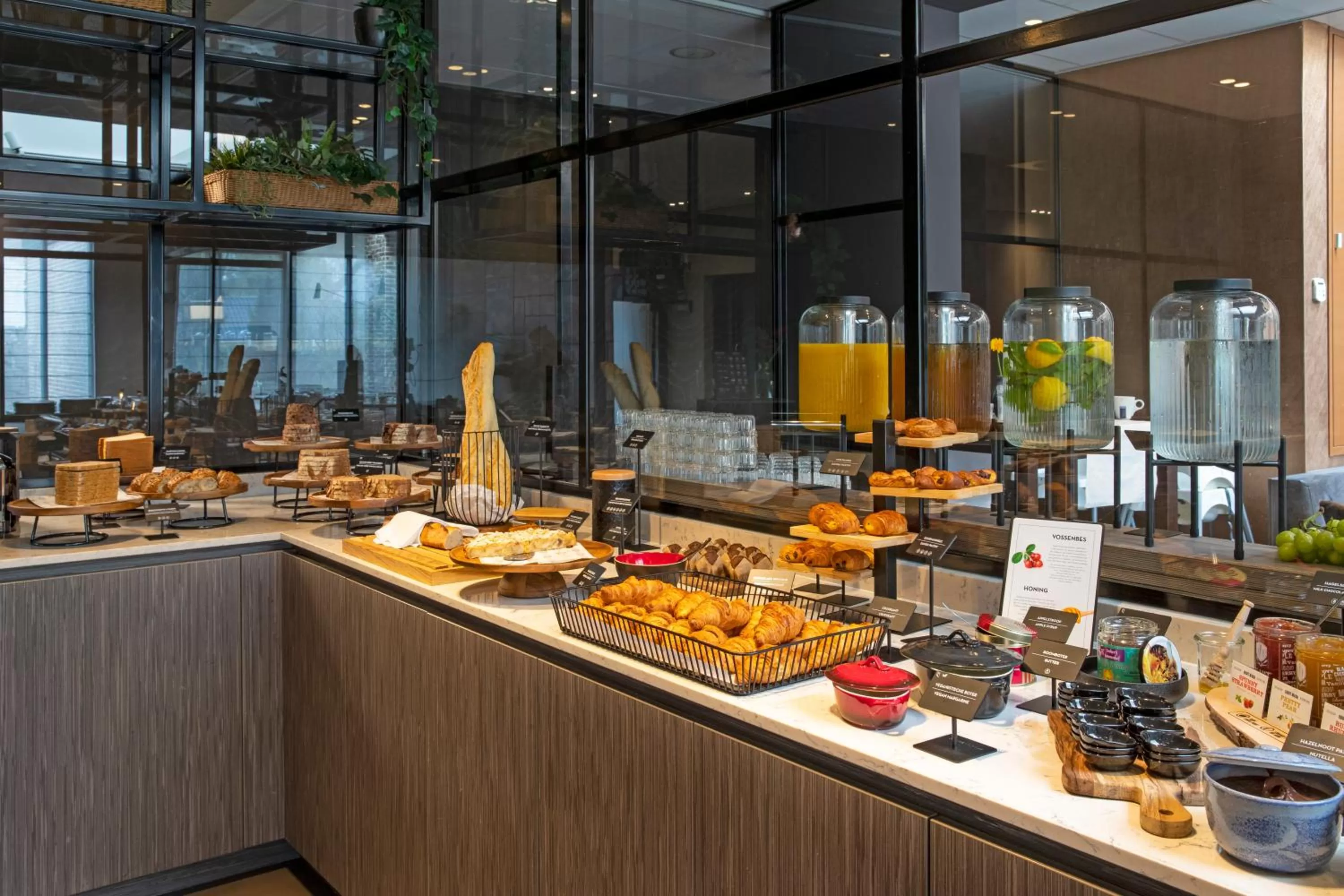 Restaurant/places to eat in Bilderberg Hotel De Keizerskroon