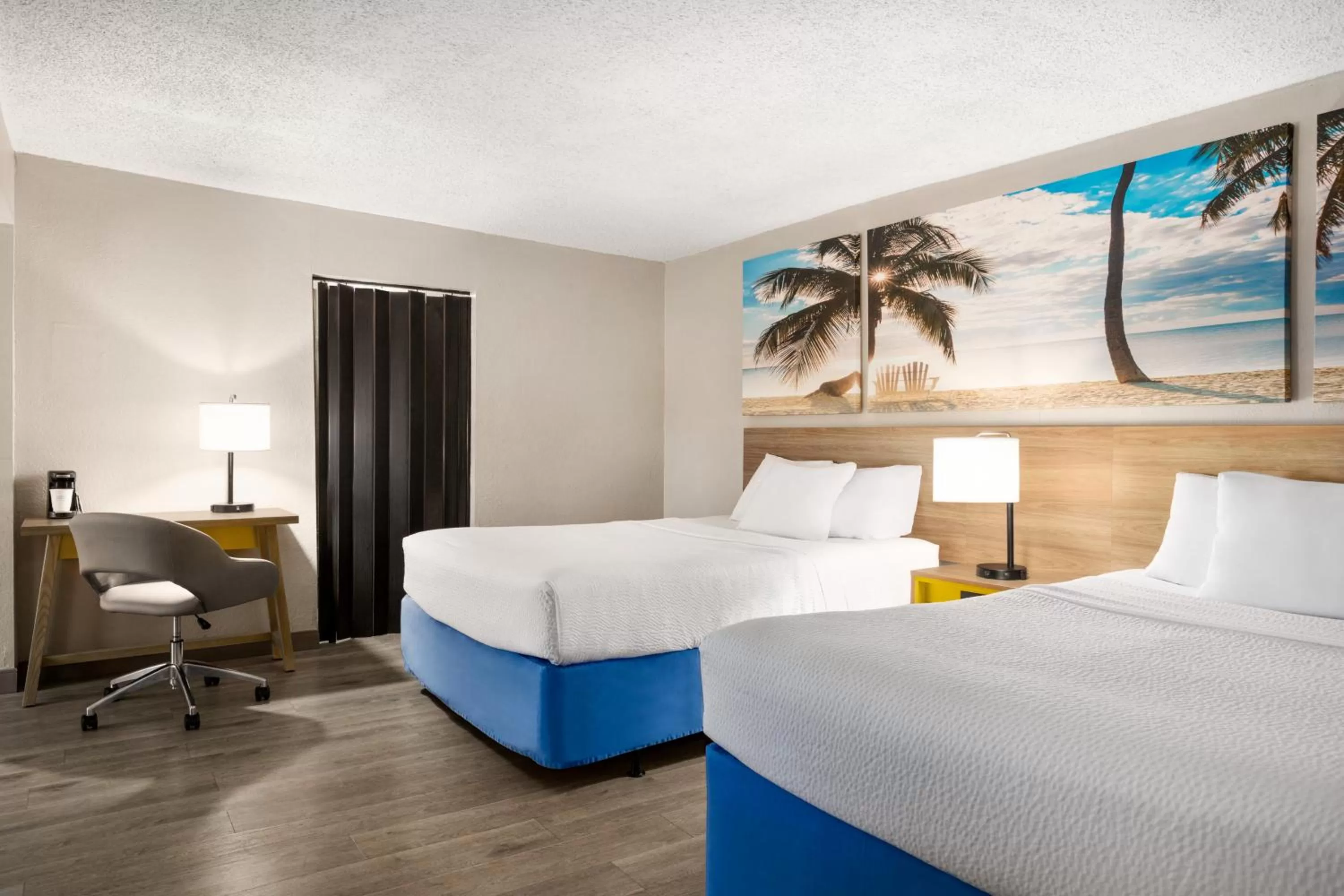 Bed in Days Inn by Wyndham Miami Airport North