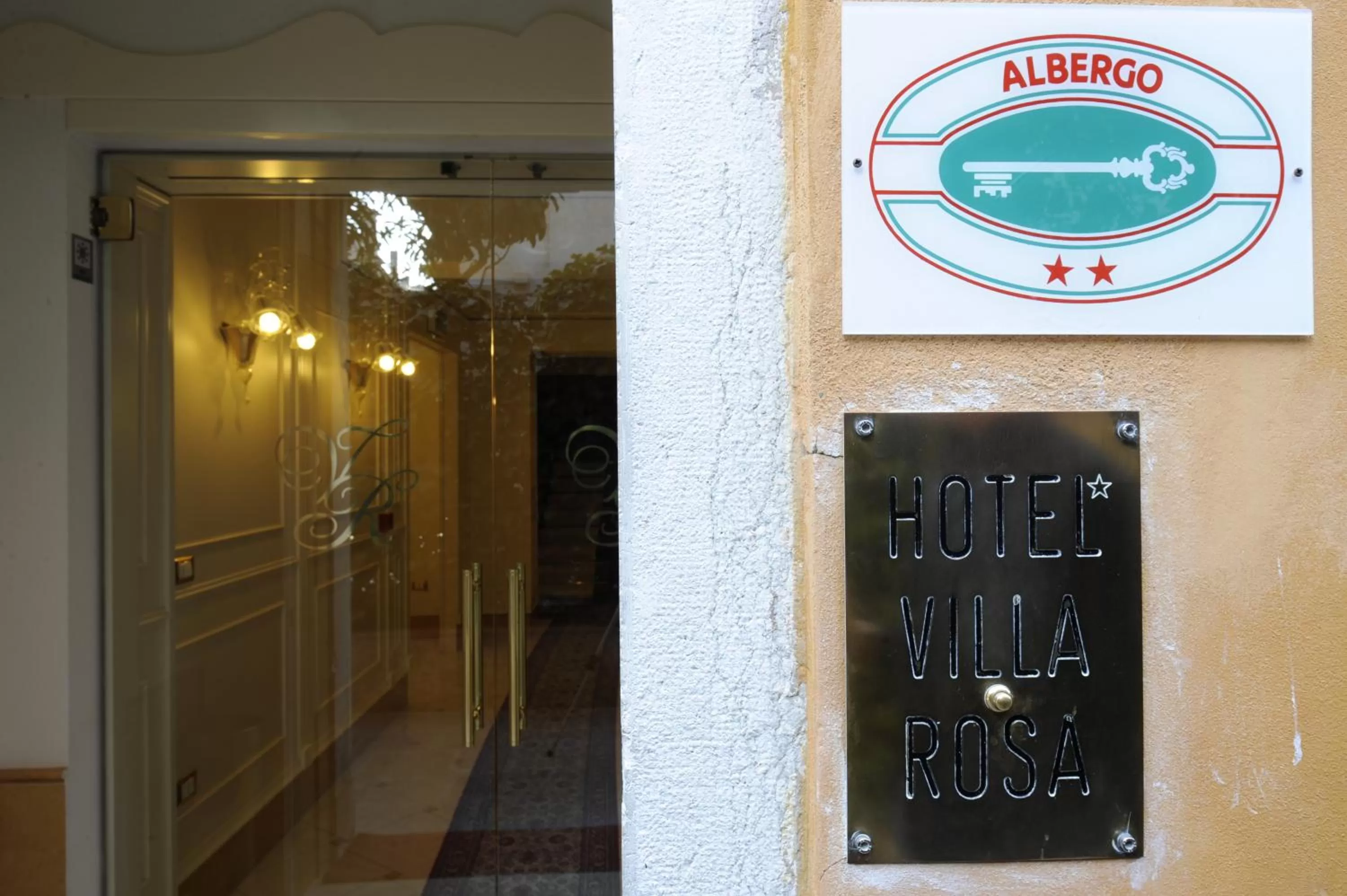 Facade/entrance in Hotel Villa Rosa