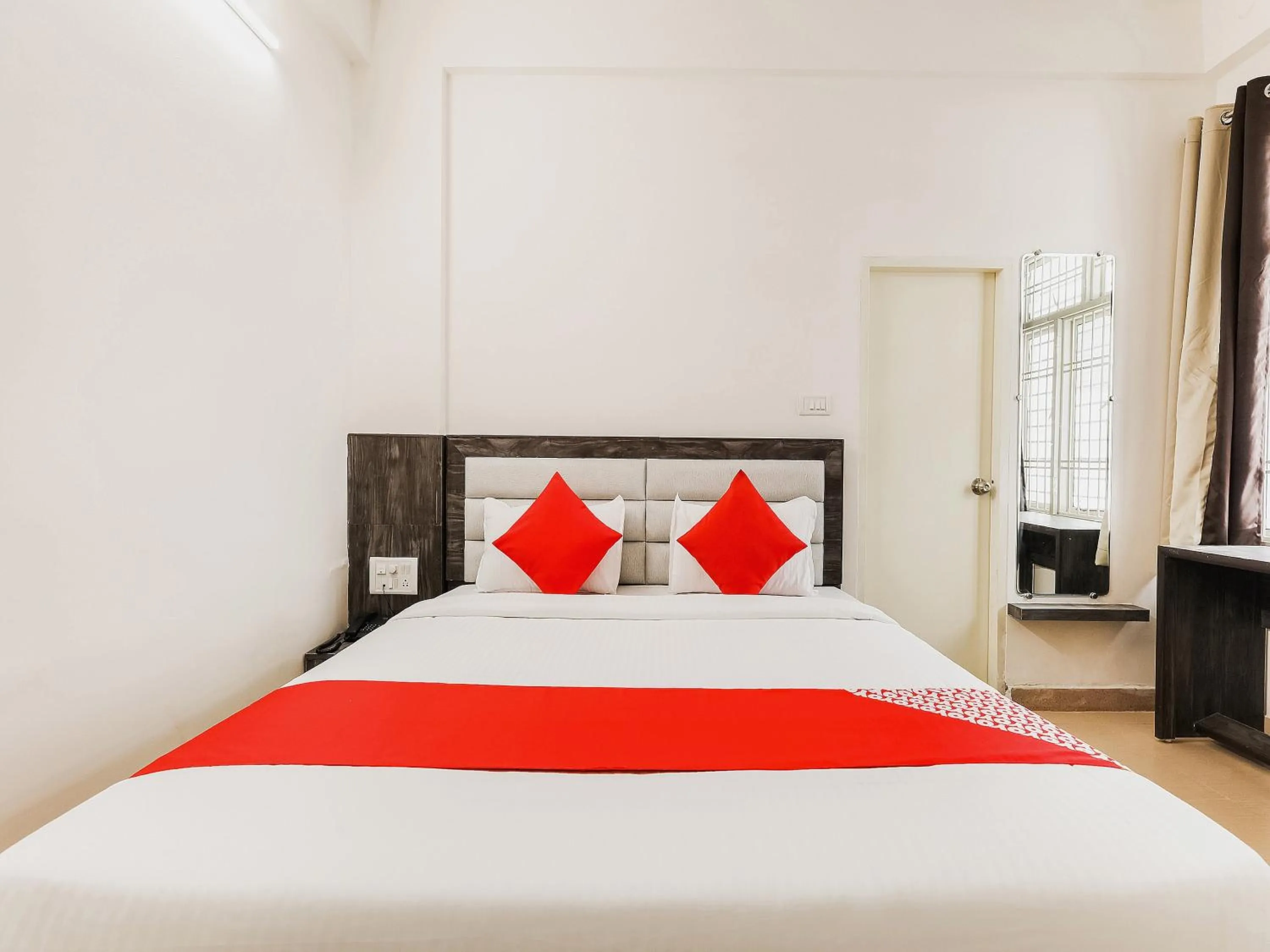 Bedroom, Bed in Tunez