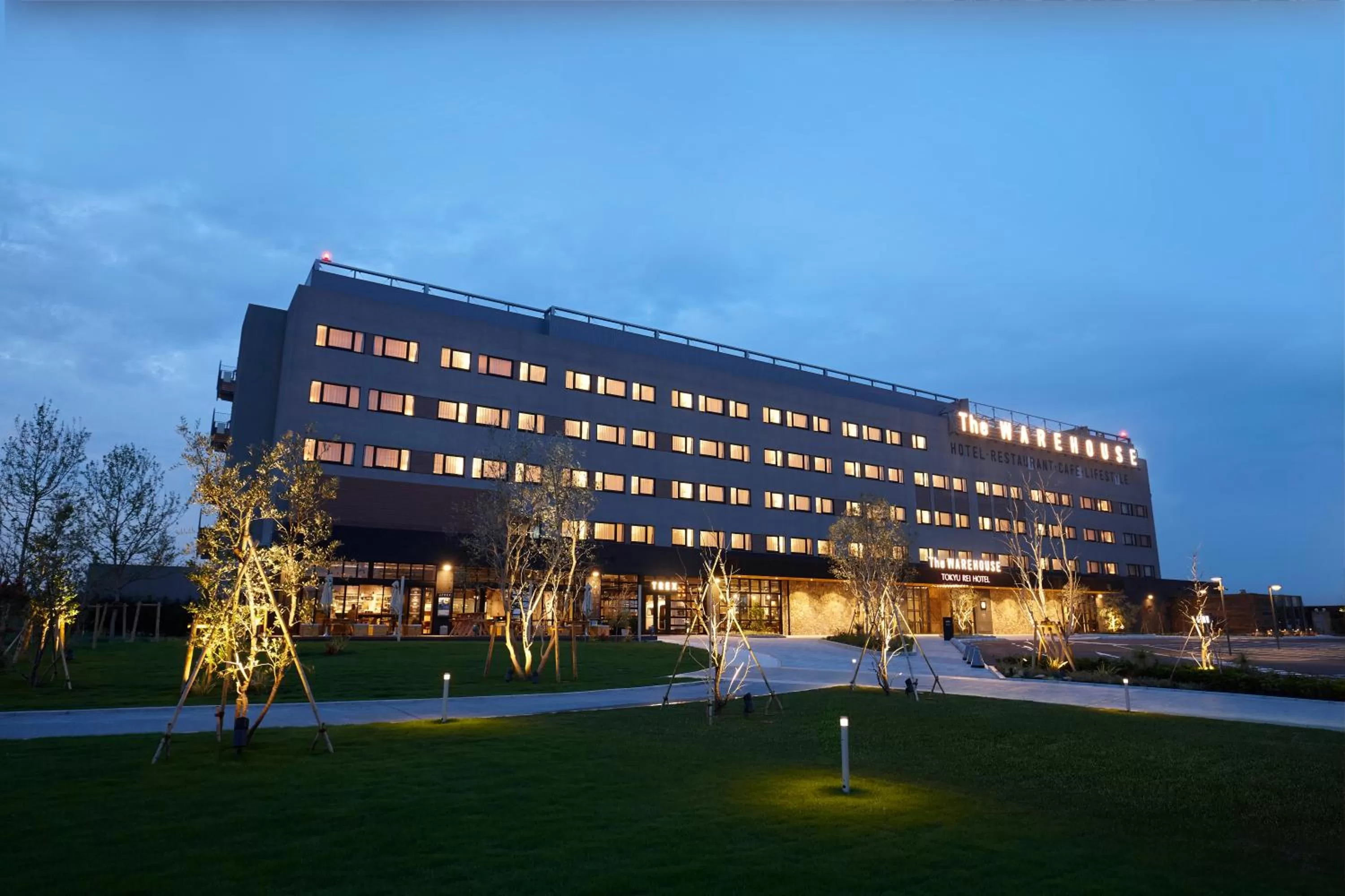 Property building in Kawasaki King Skyfront Tokyu REI Hotel