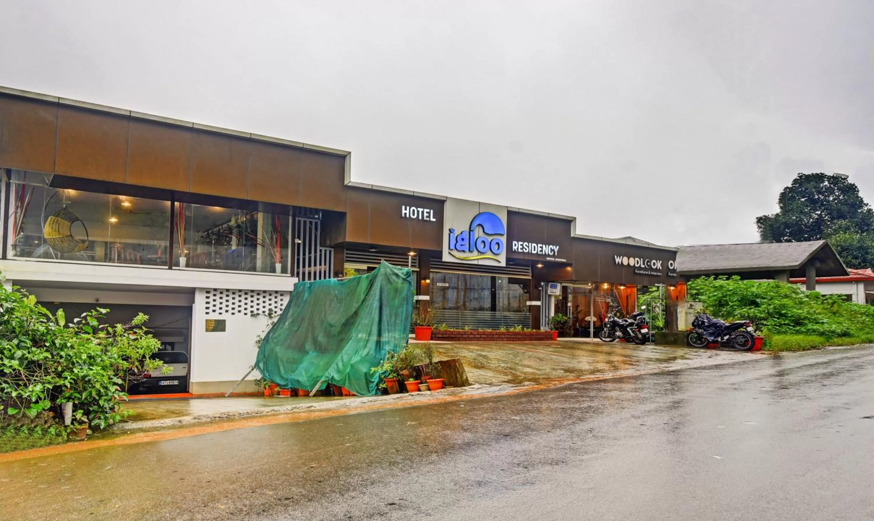 Property building in Itsy Hotels Igloo Residency, 400 Meters From Raja Seat Garden