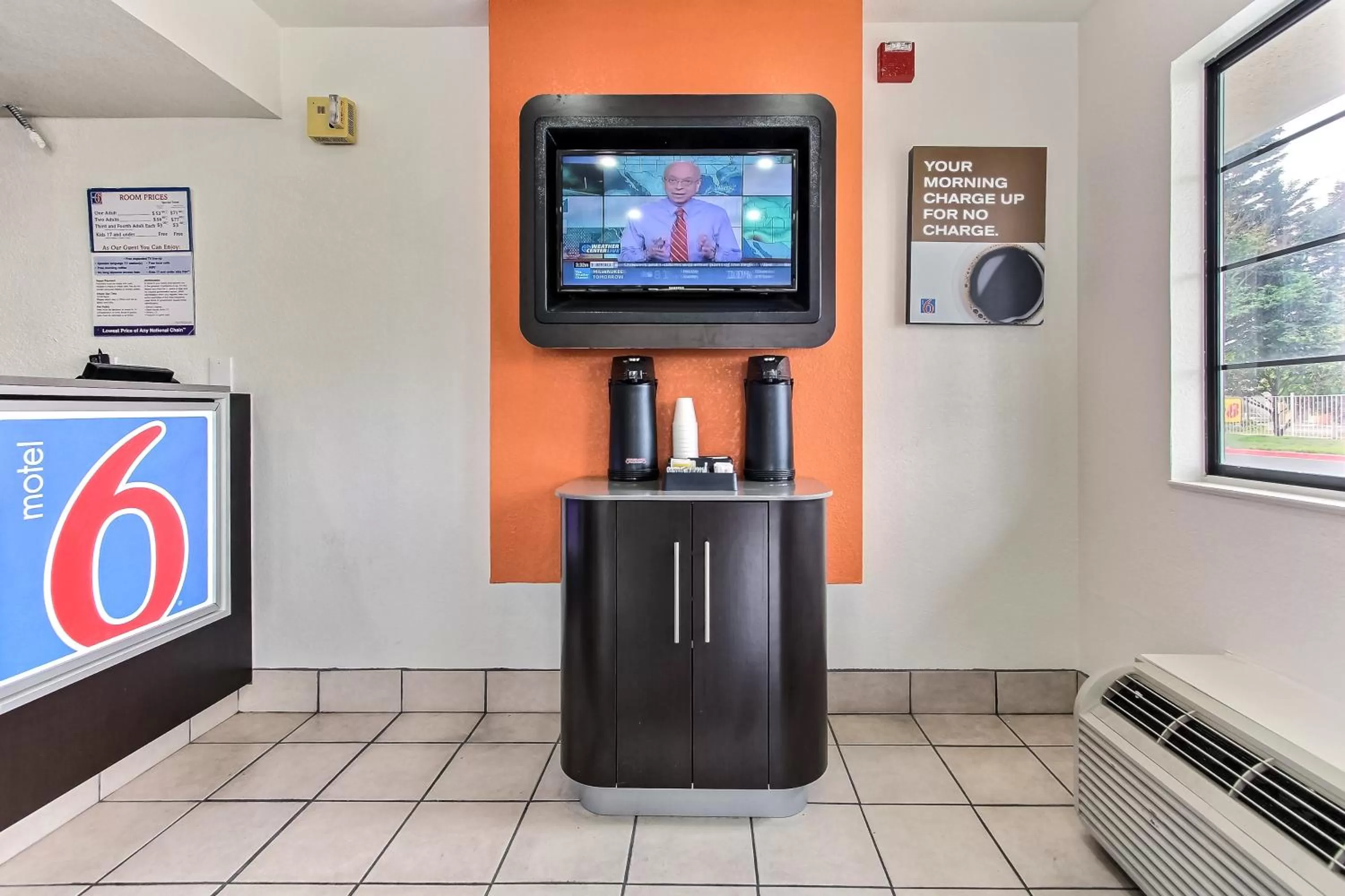 Lobby or reception in Motel 6-Salinas, CA - North Monterey Area