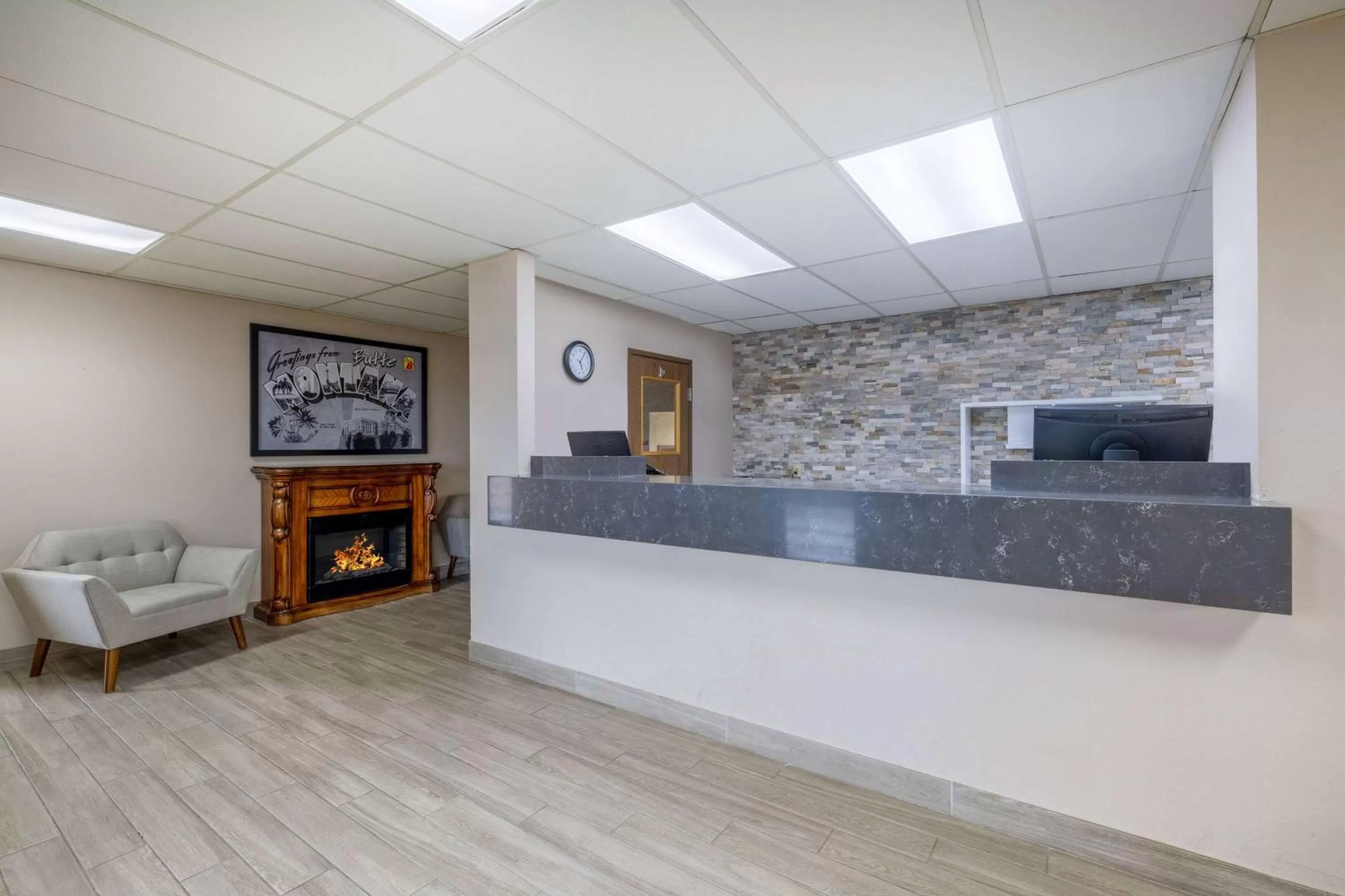 Lobby or reception in Super 8 by Wyndham Butte MT