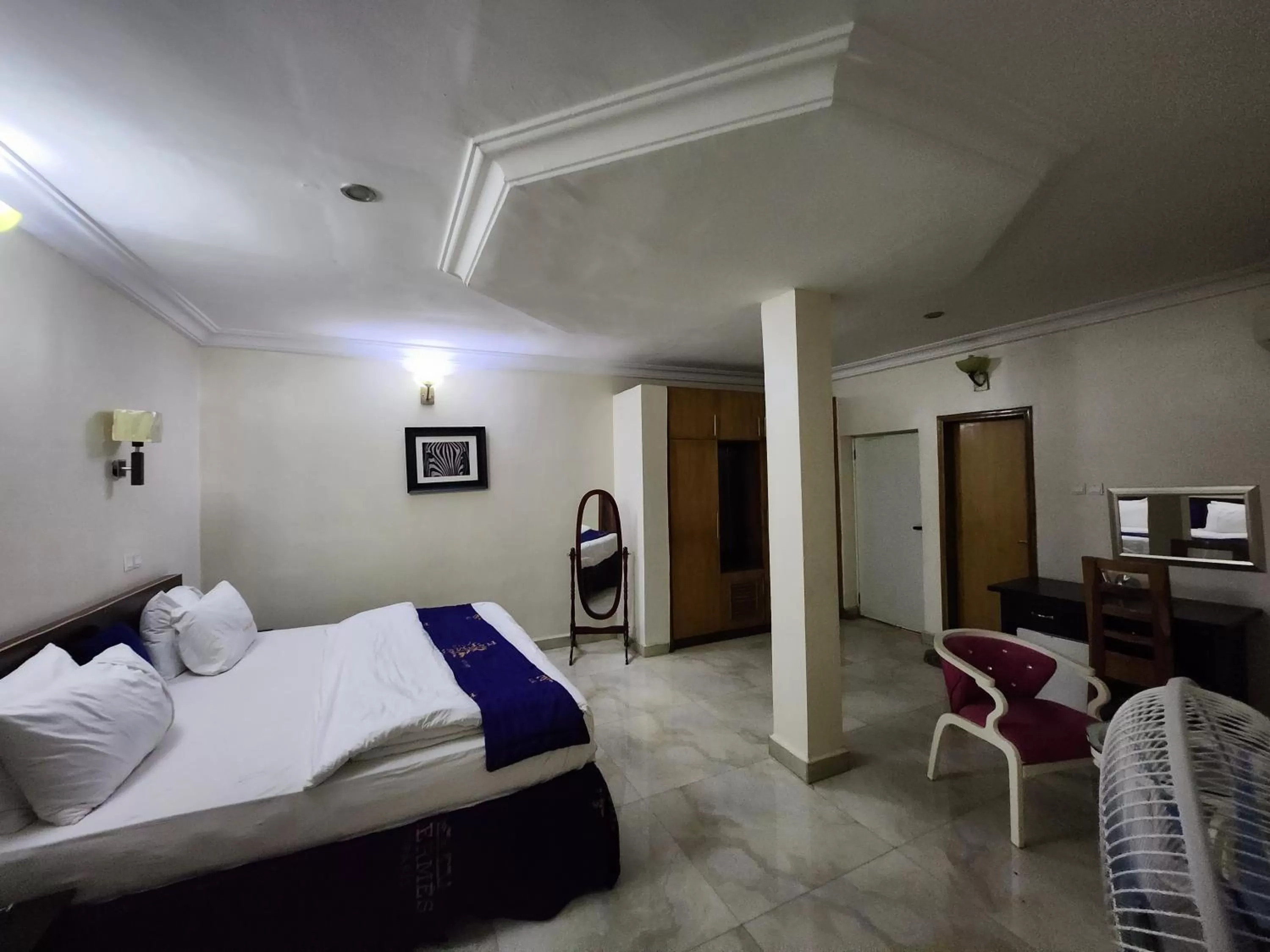 Bed in Nue-Crest Hotels & Suites