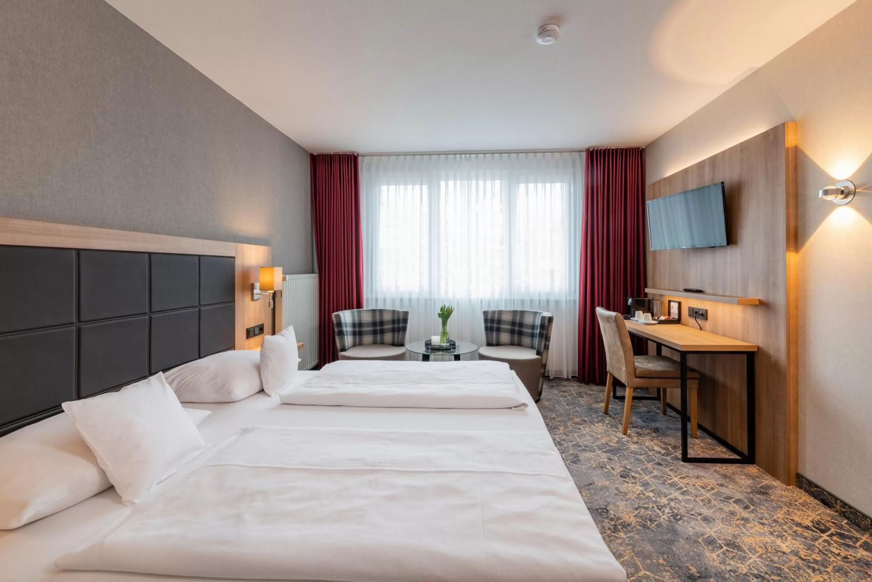 Photo of the whole room, Bed in Göbel's Sophien Hotel