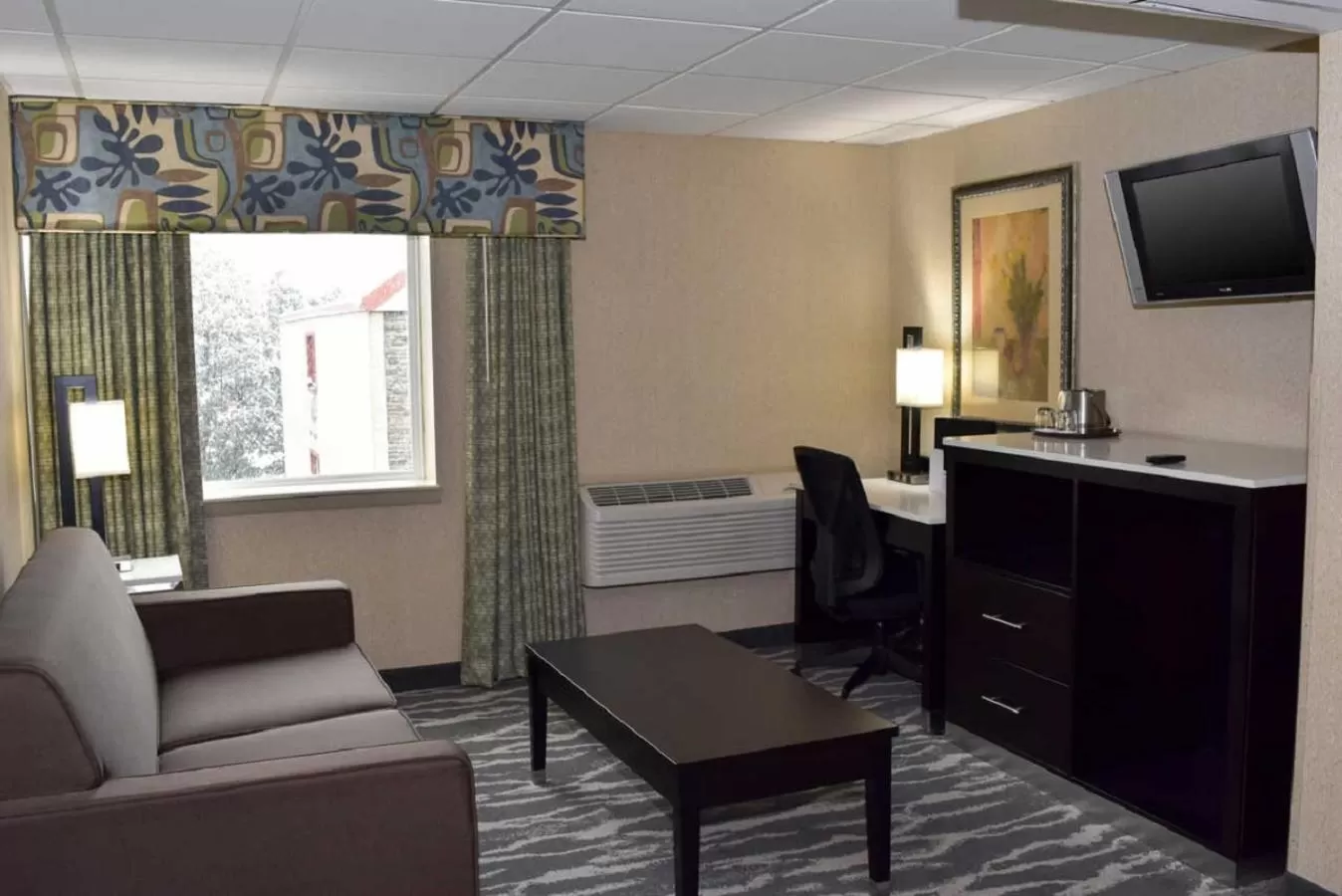 TV and multimedia in Quality Inn East Stroudsburg - Poconos