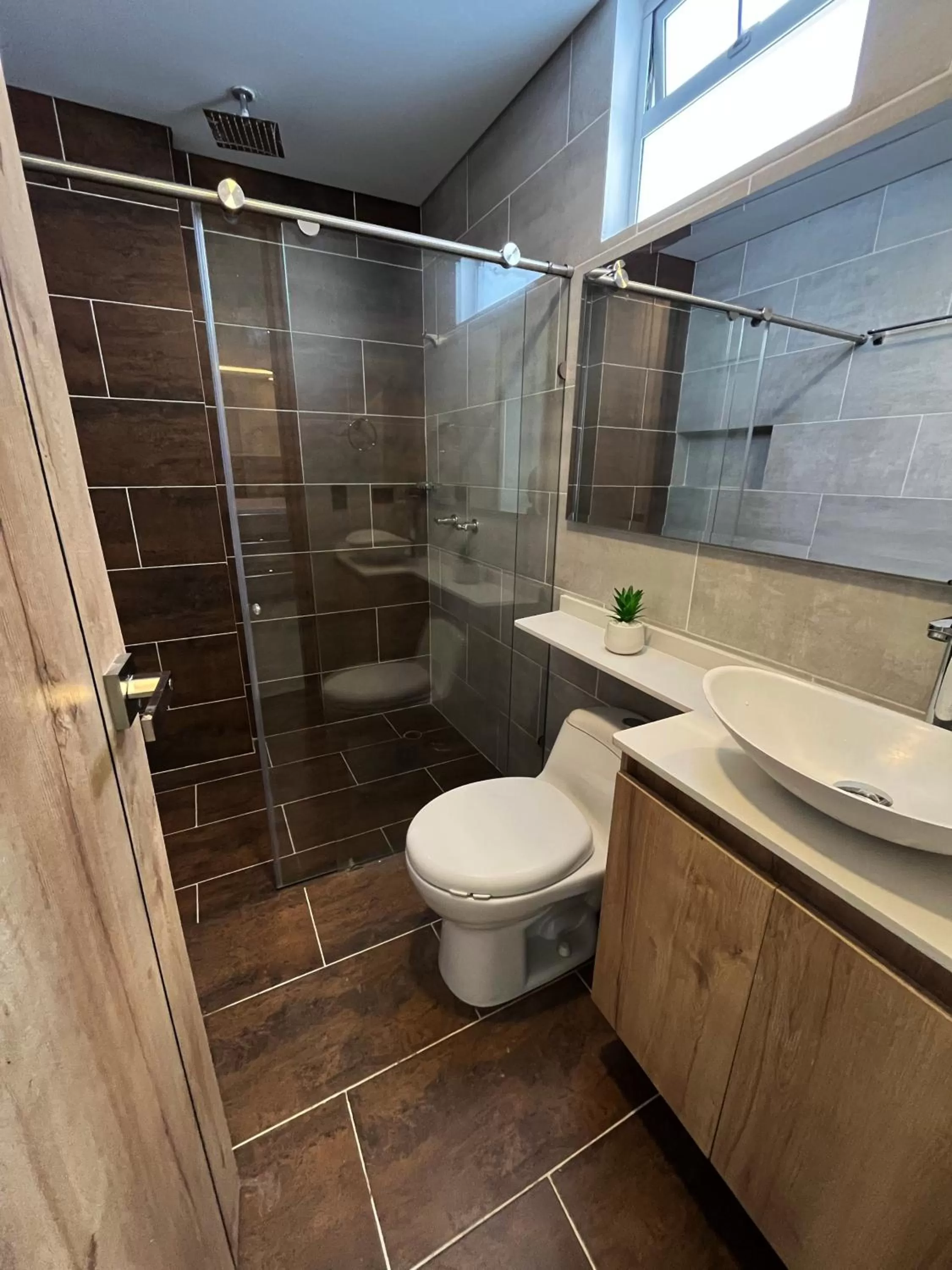 Bathroom in HOTEL CALIFORNIA CITY